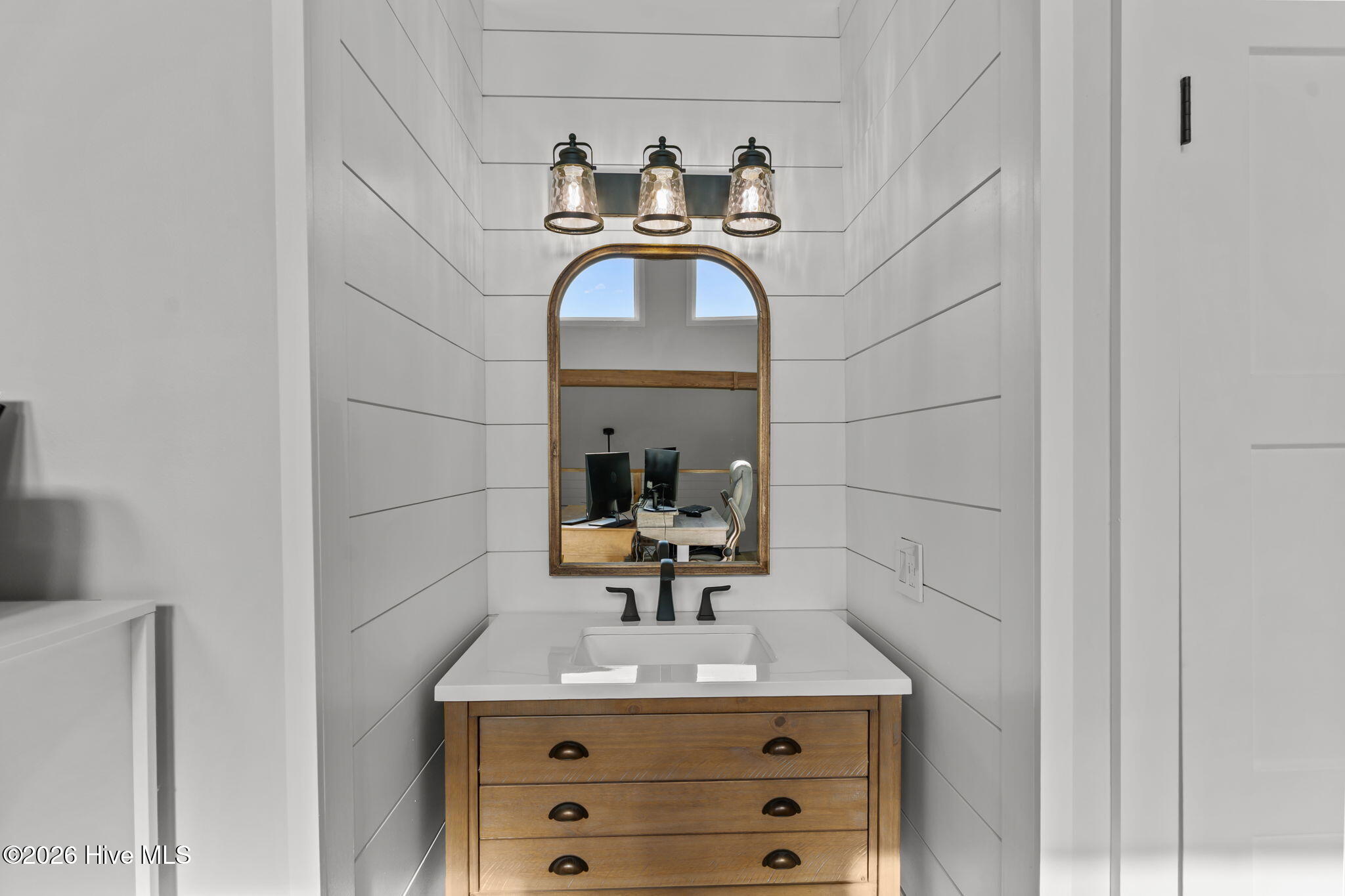 100548962 | Photo 31