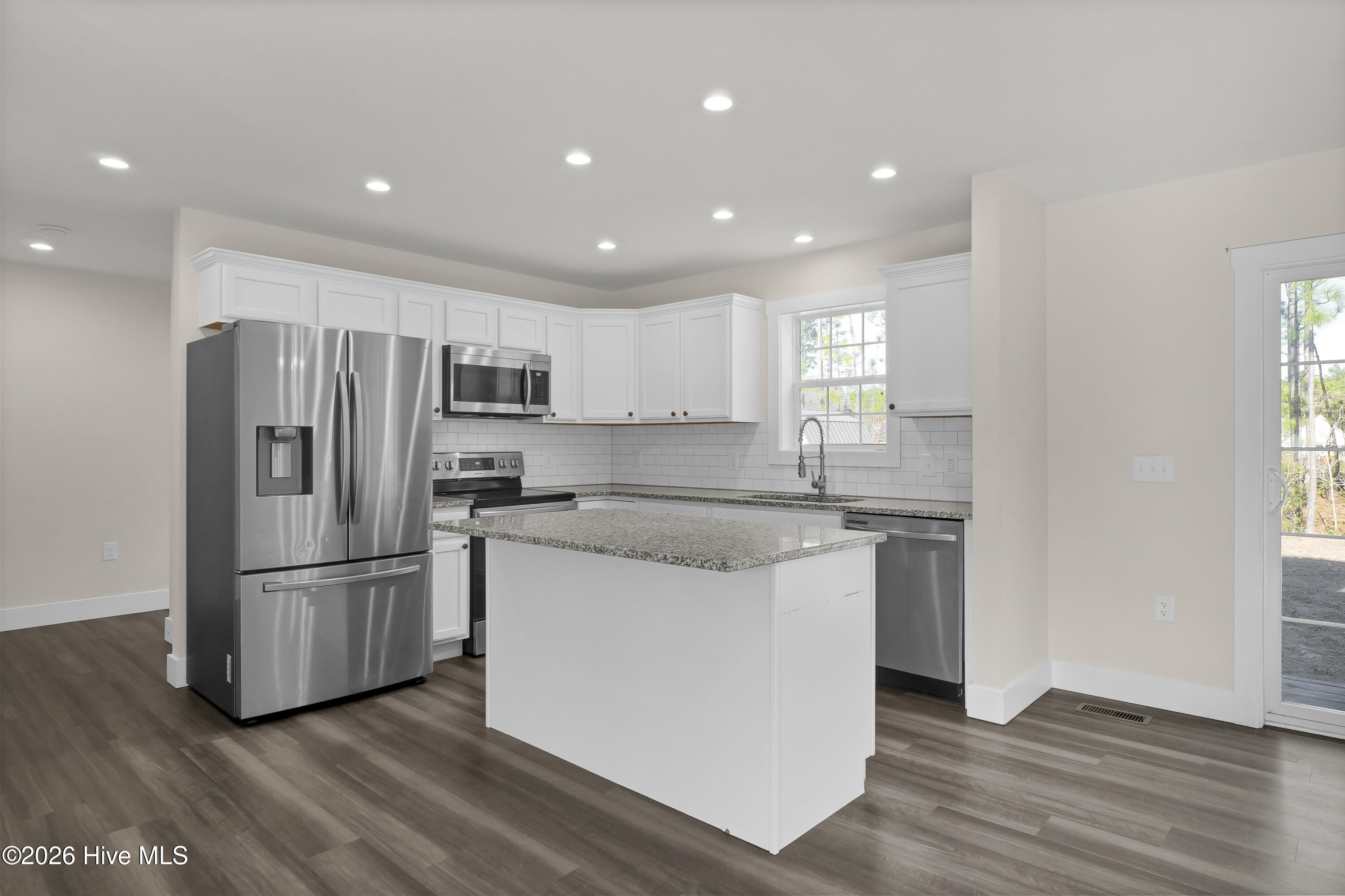 100529875 | Photo 27