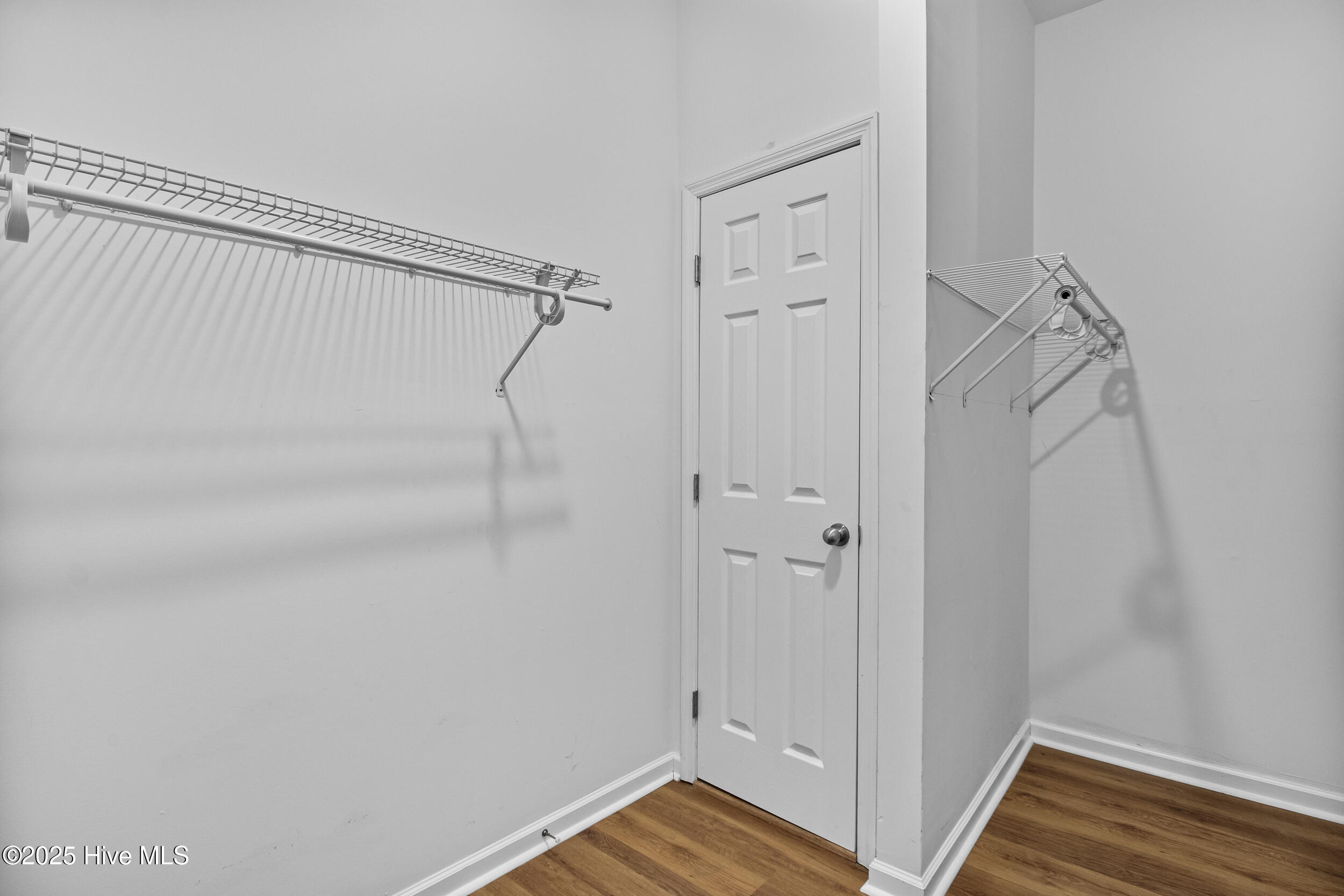 100528550 | Photo 26