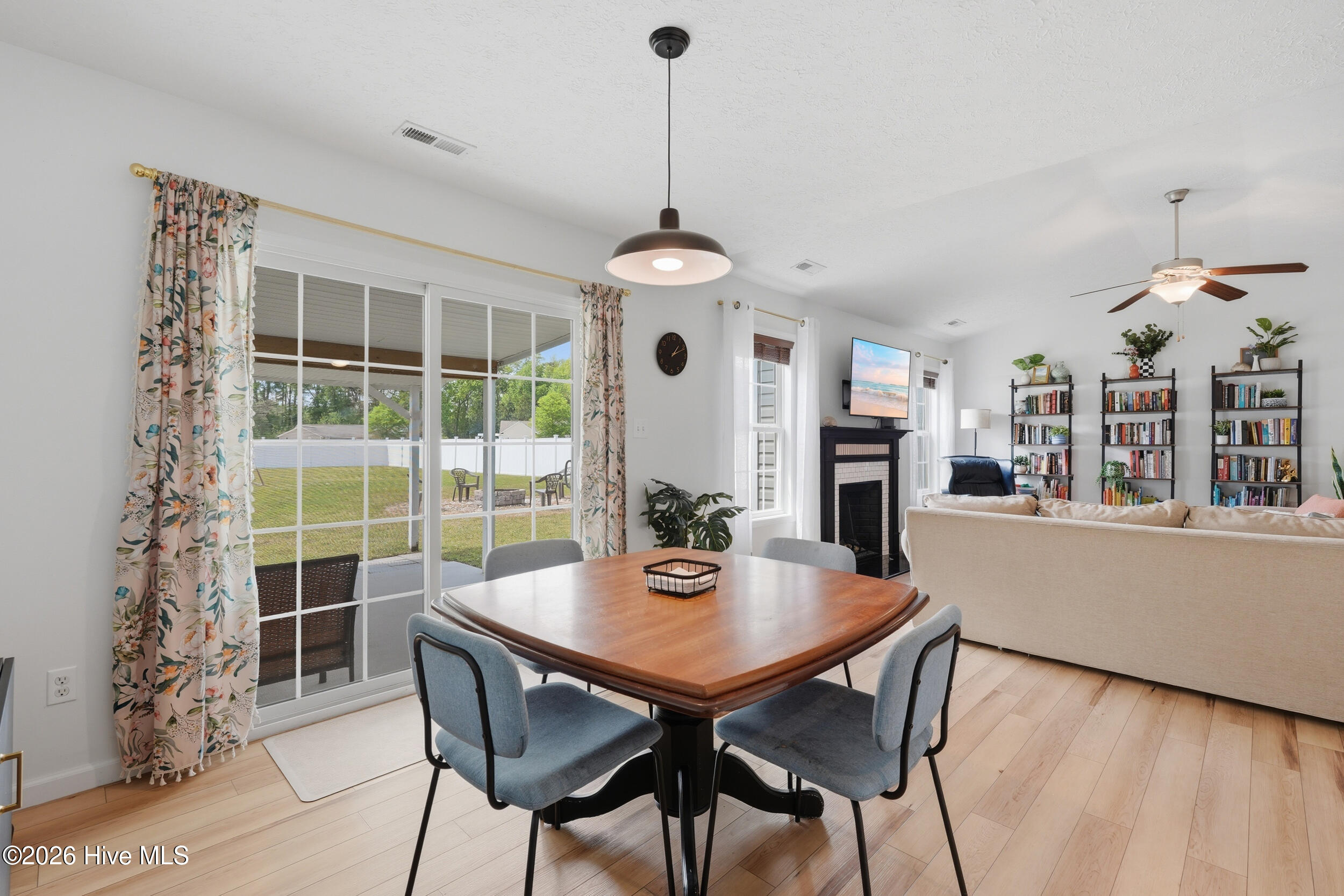 100567725 | Photo 12