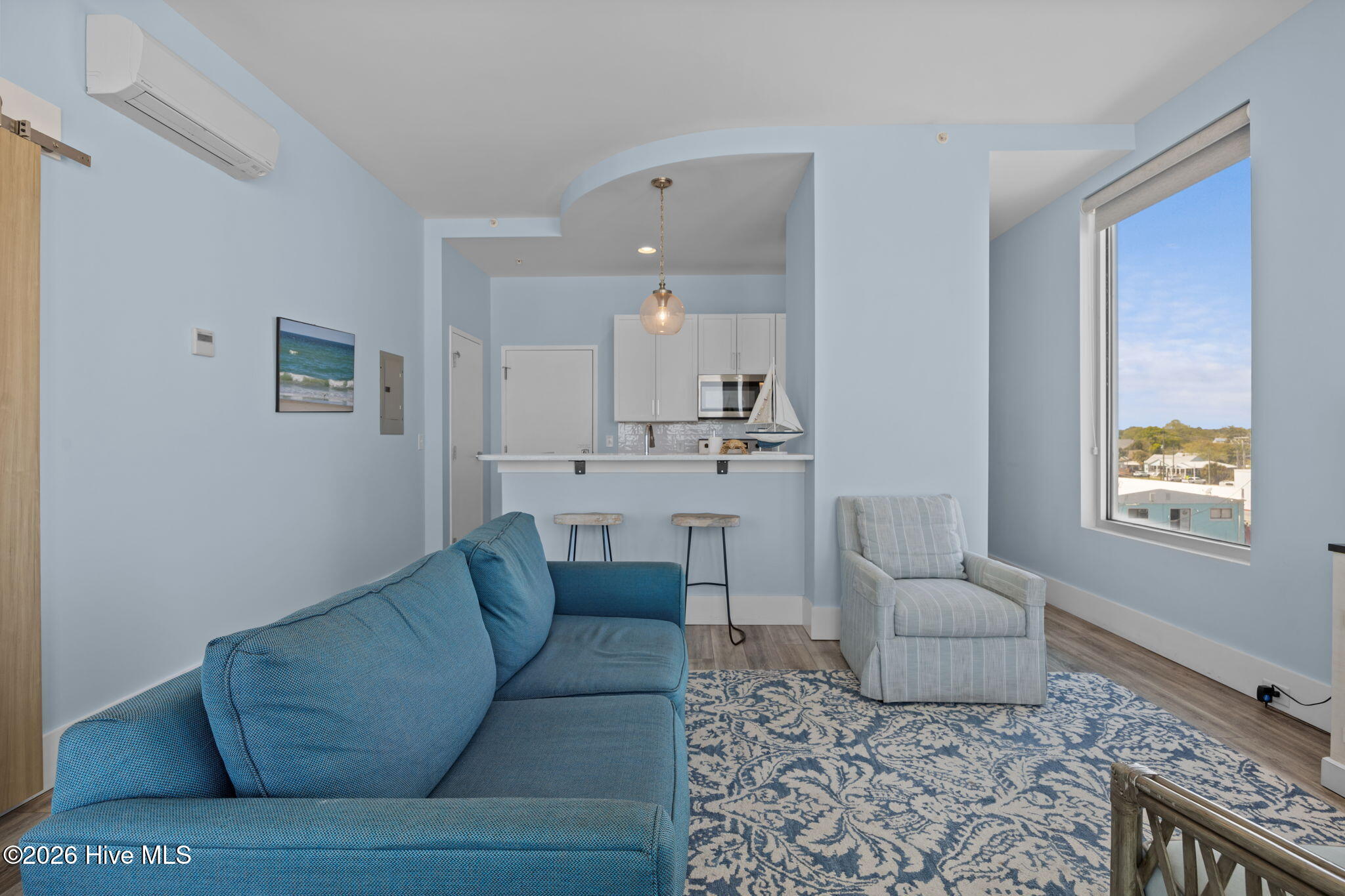 100566225 | Photo 12