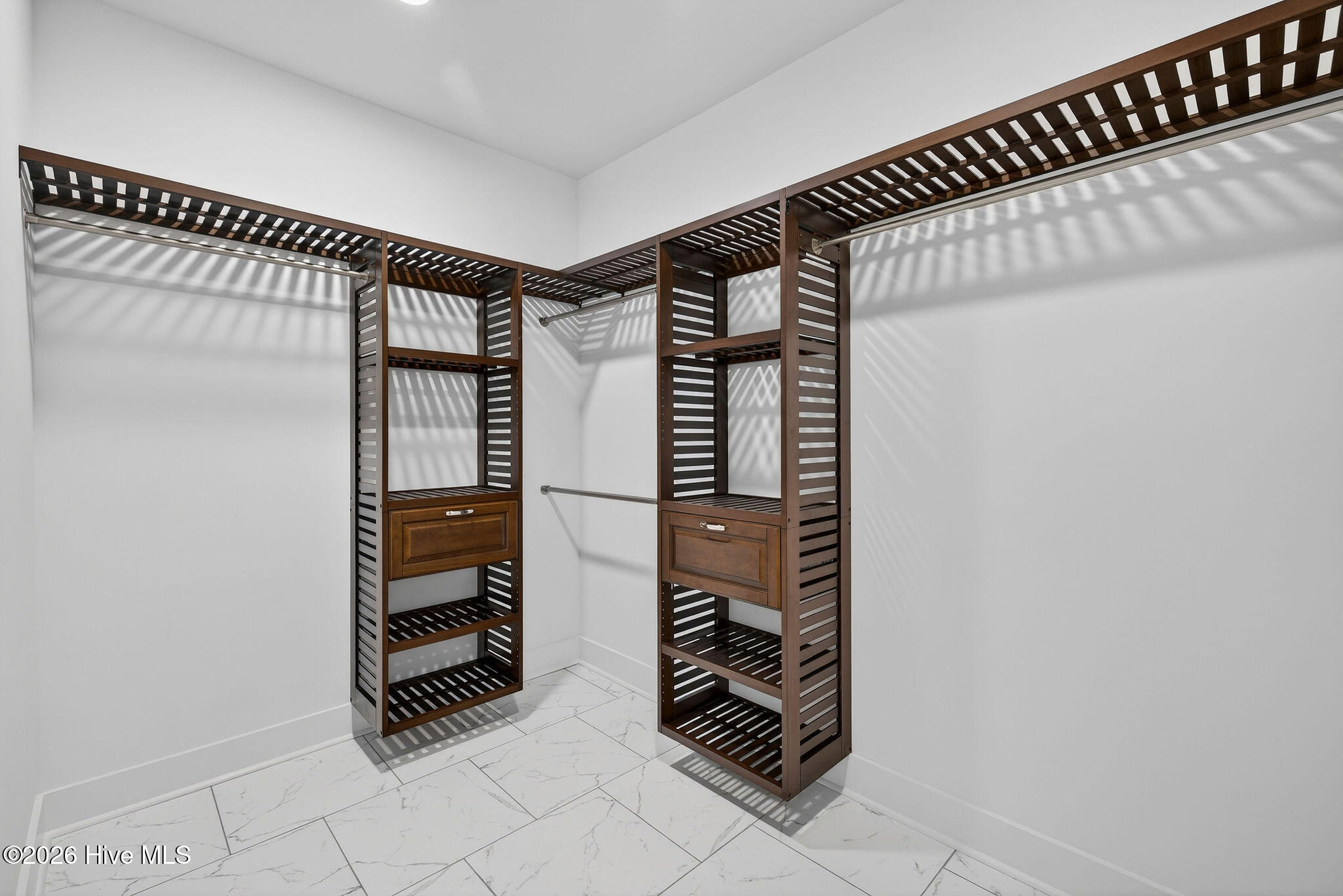 100548792 | Photo 53