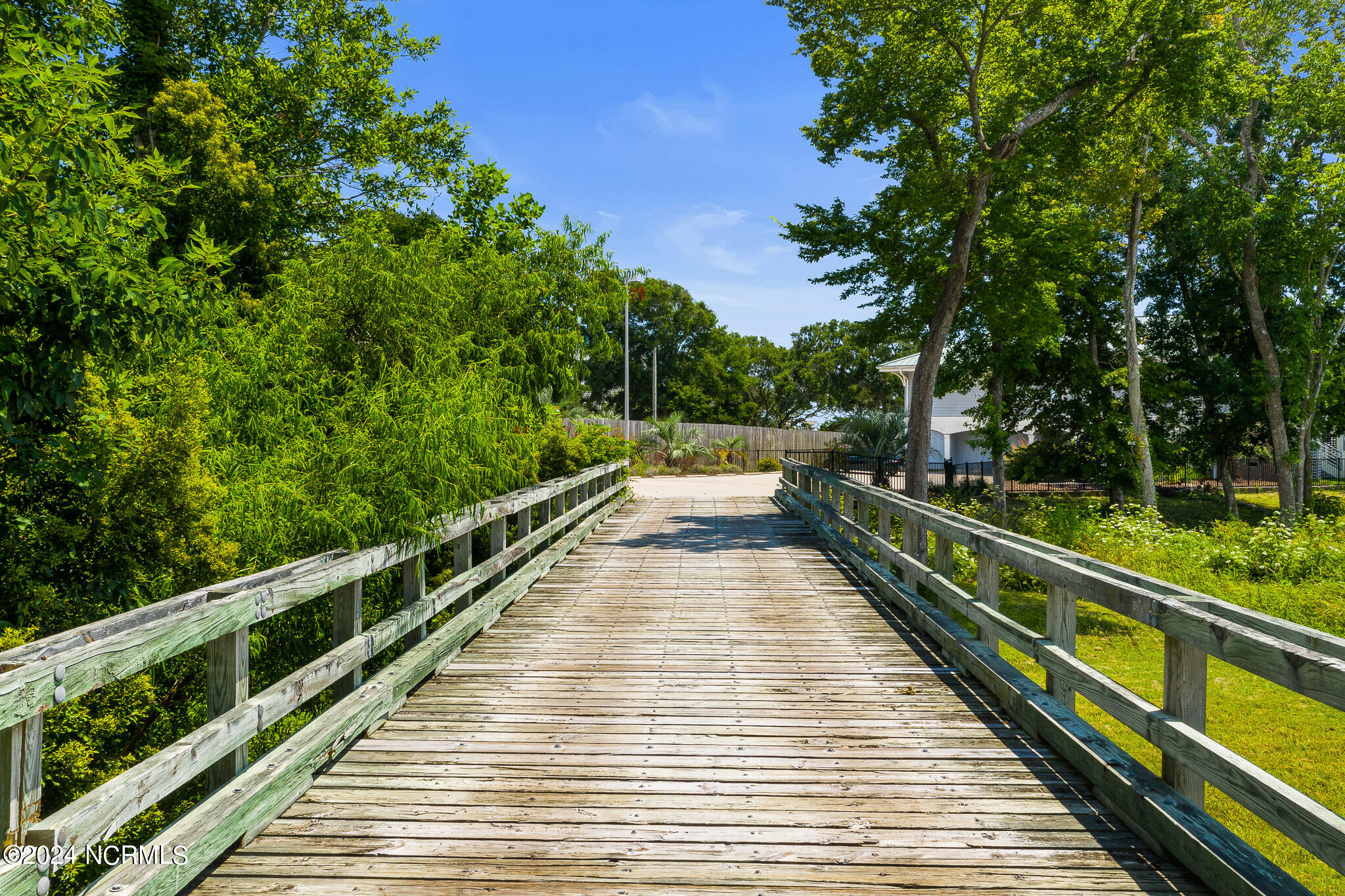 100453828 | Photo 41