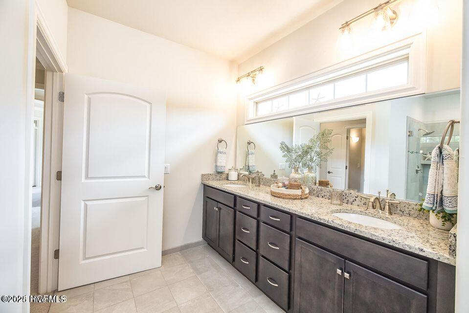 100537570 | Photo 15