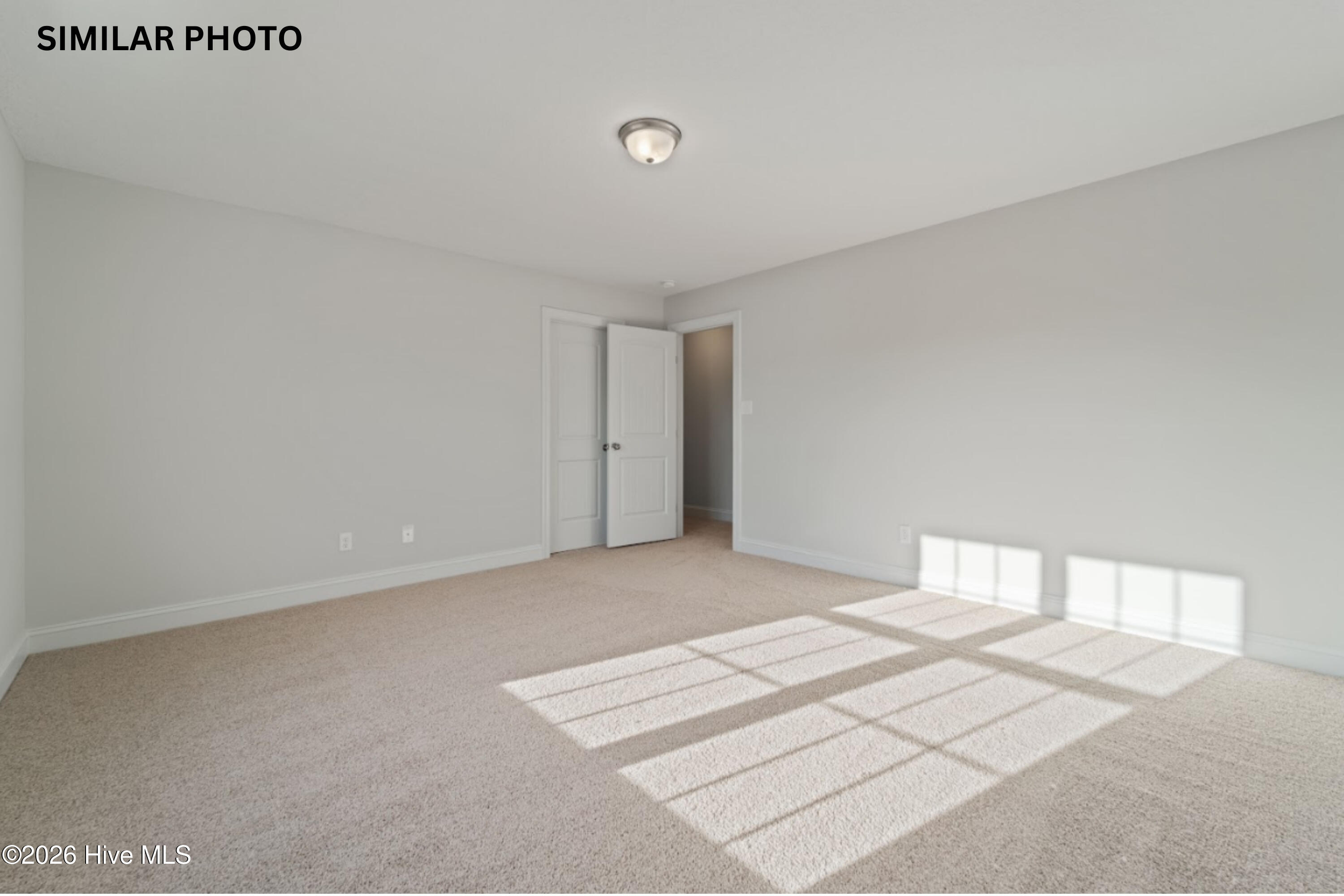 100562018 | Photo 32