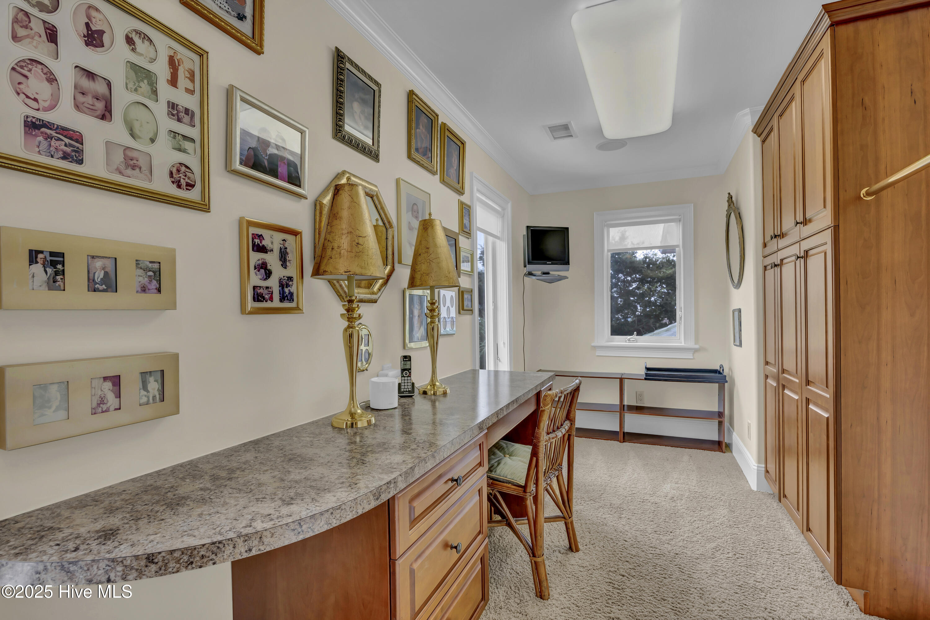 100530989 | Photo 49