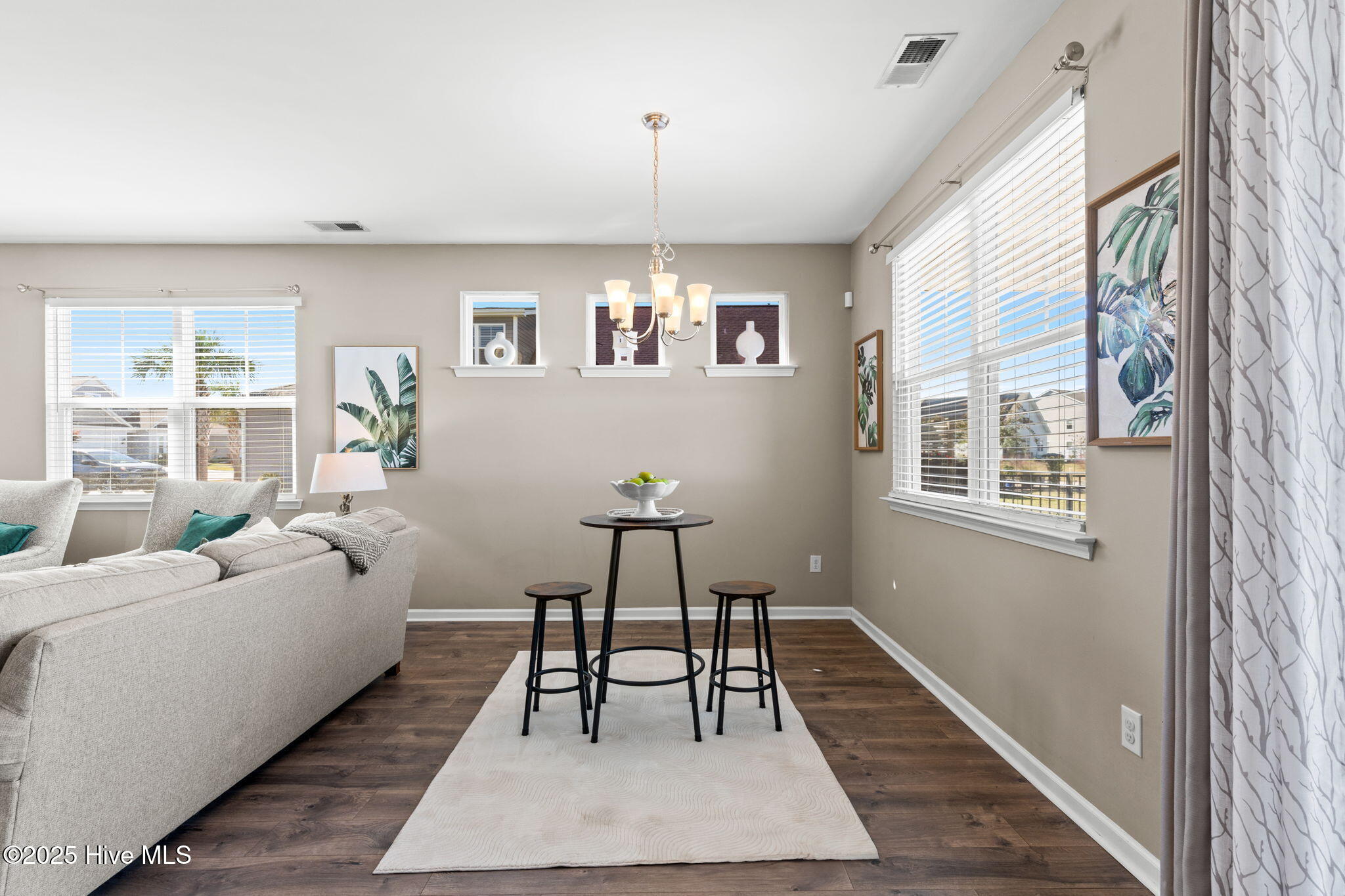 100538184 | Photo 18