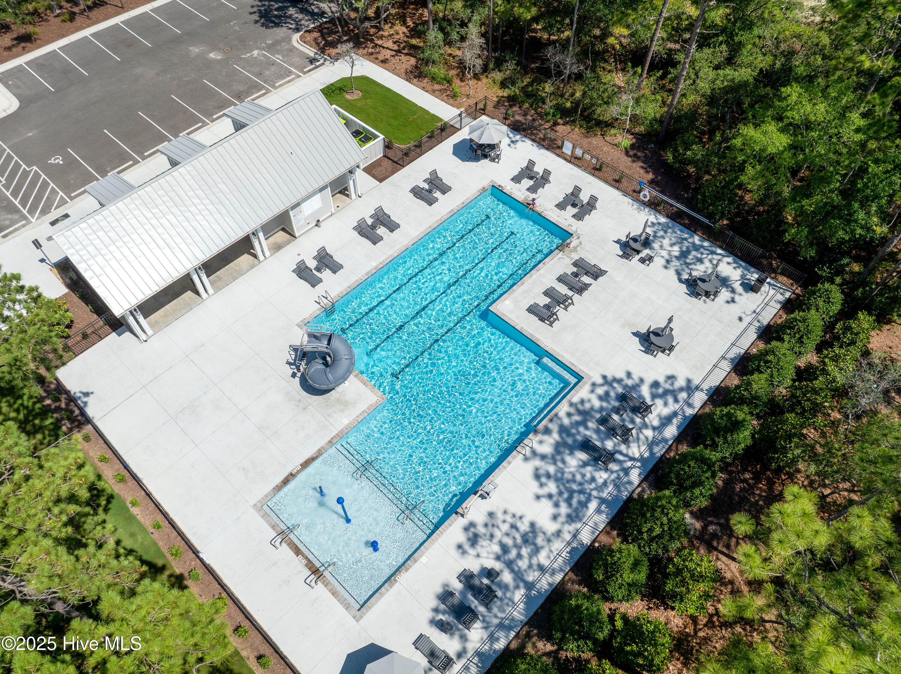 100530293 | Photo 19