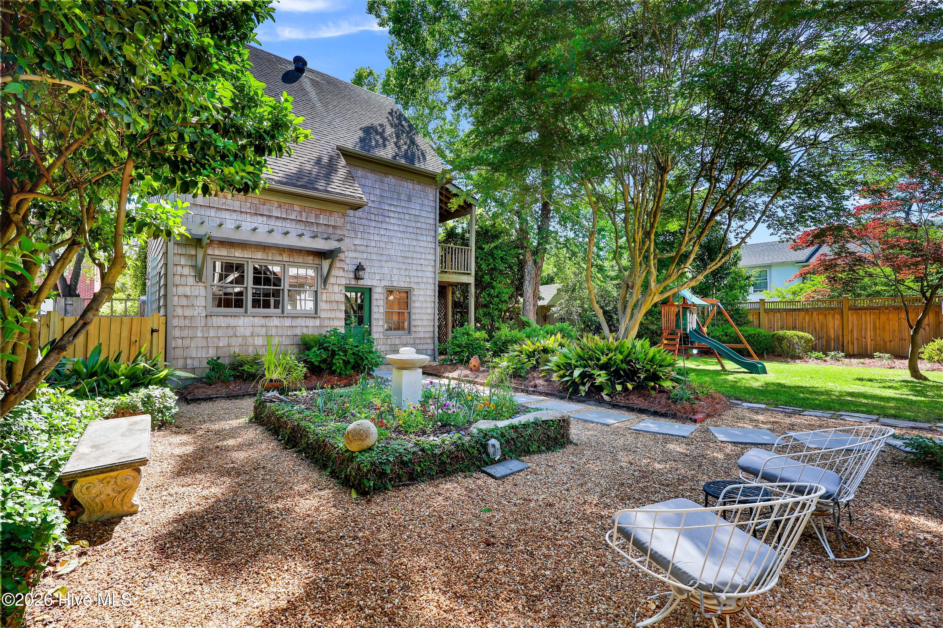 100570649 | Photo 46