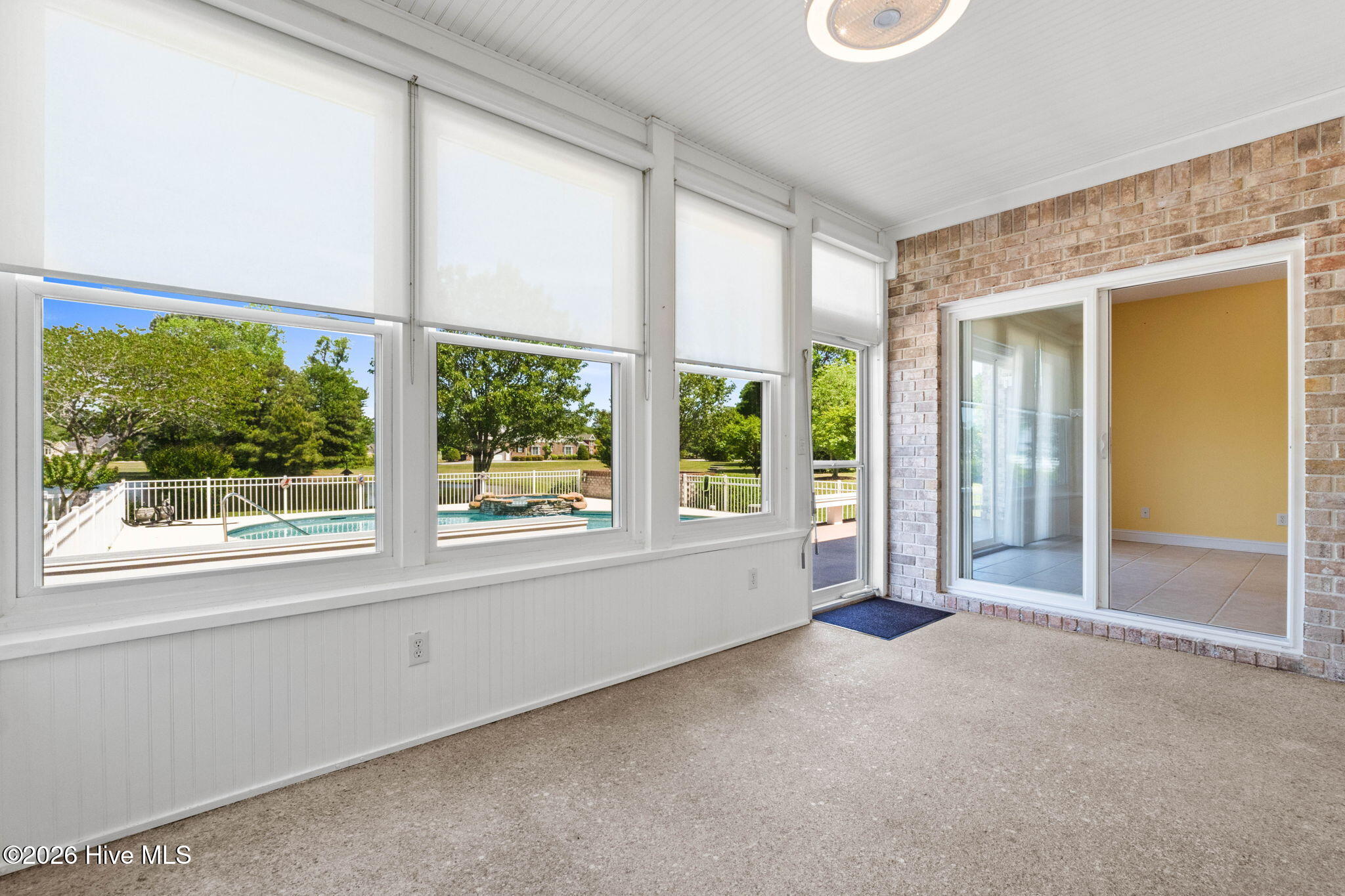 100567537 | Photo 36