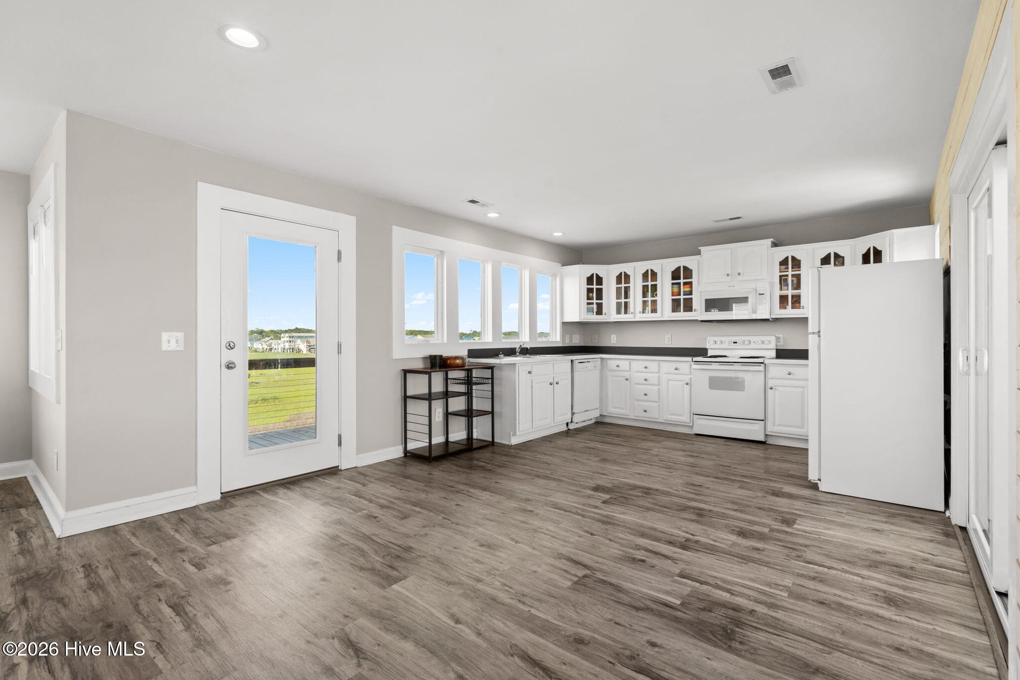 100568458 | Photo 16