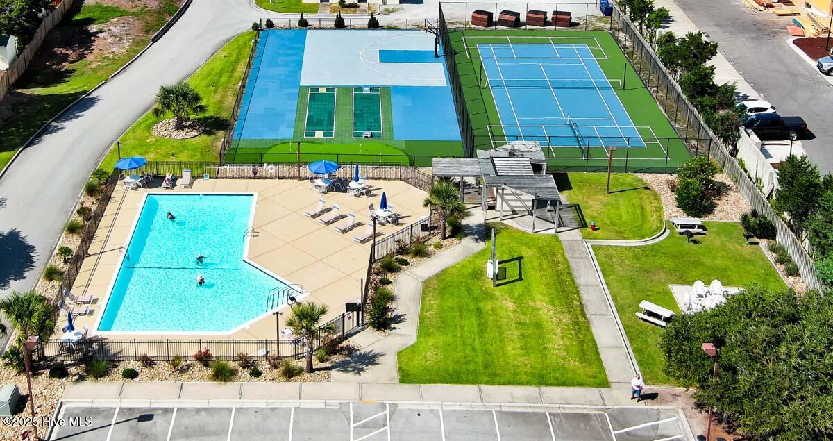 100510810 | Photo 12