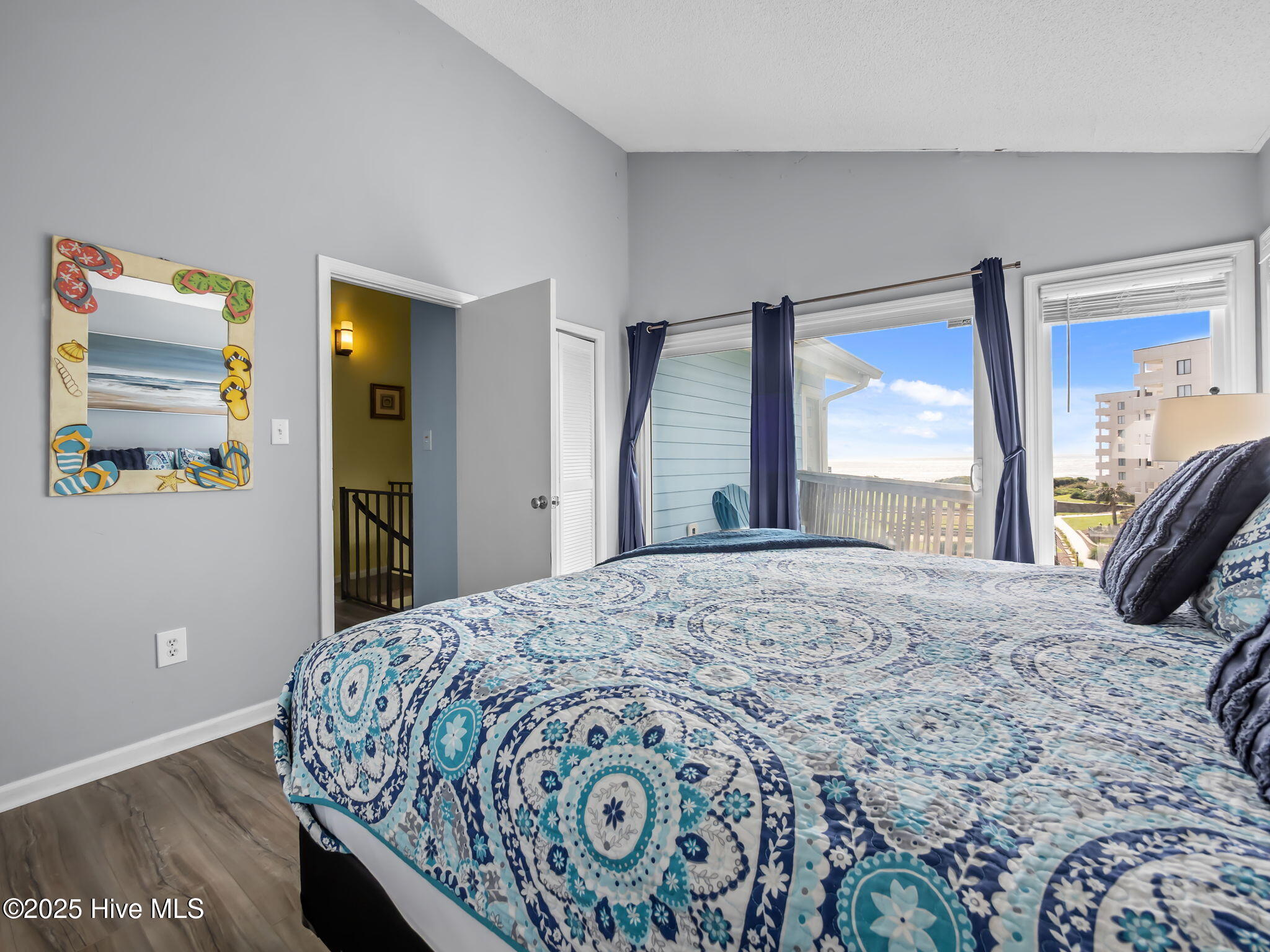 100534121 | Photo 25