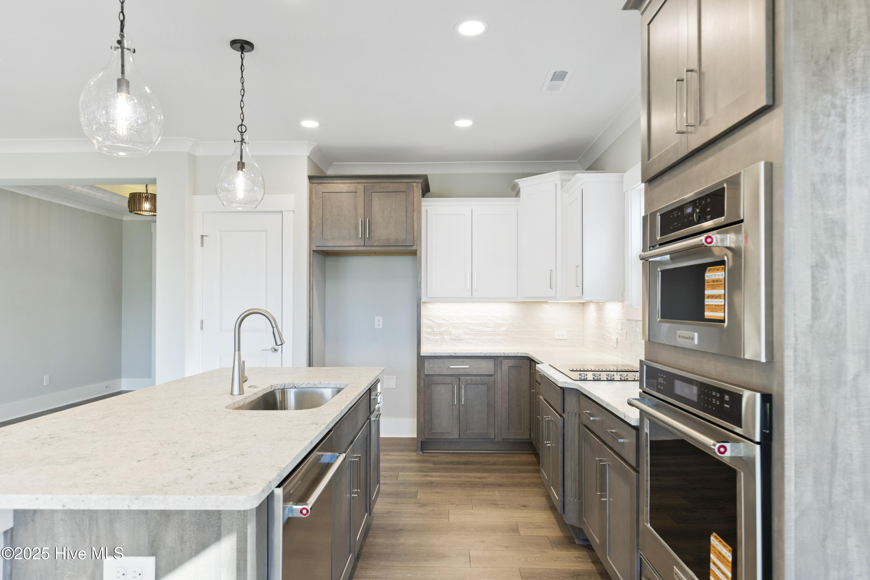 100557936 | Photo 16