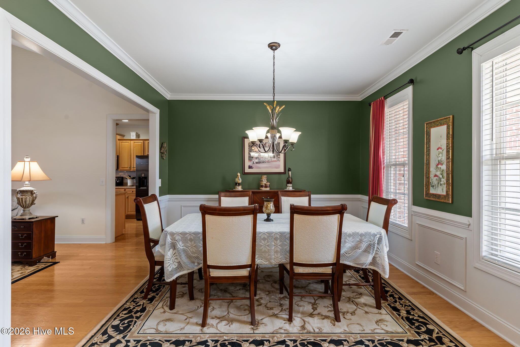 100562859 | Photo 15