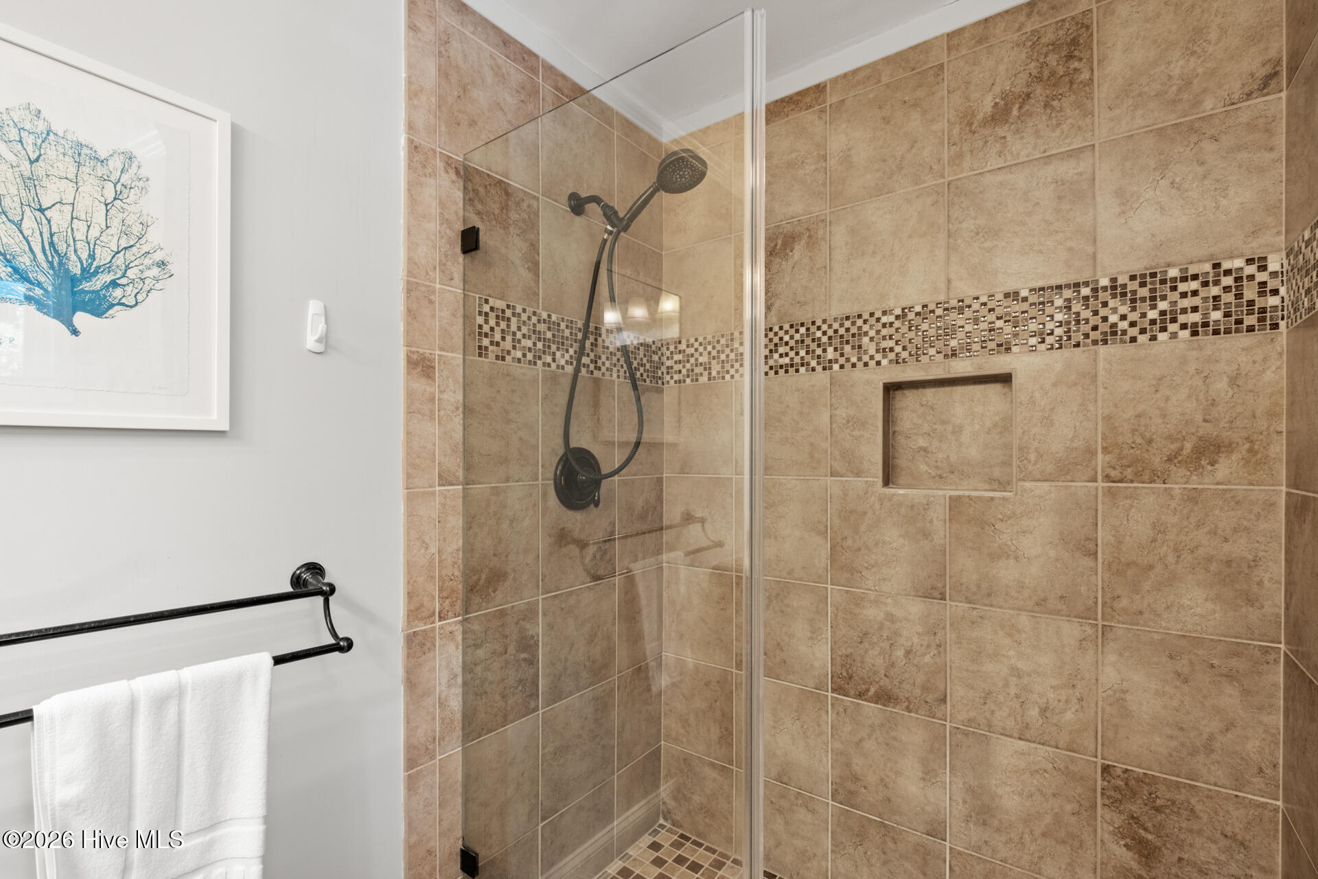 100569244 | Photo 33