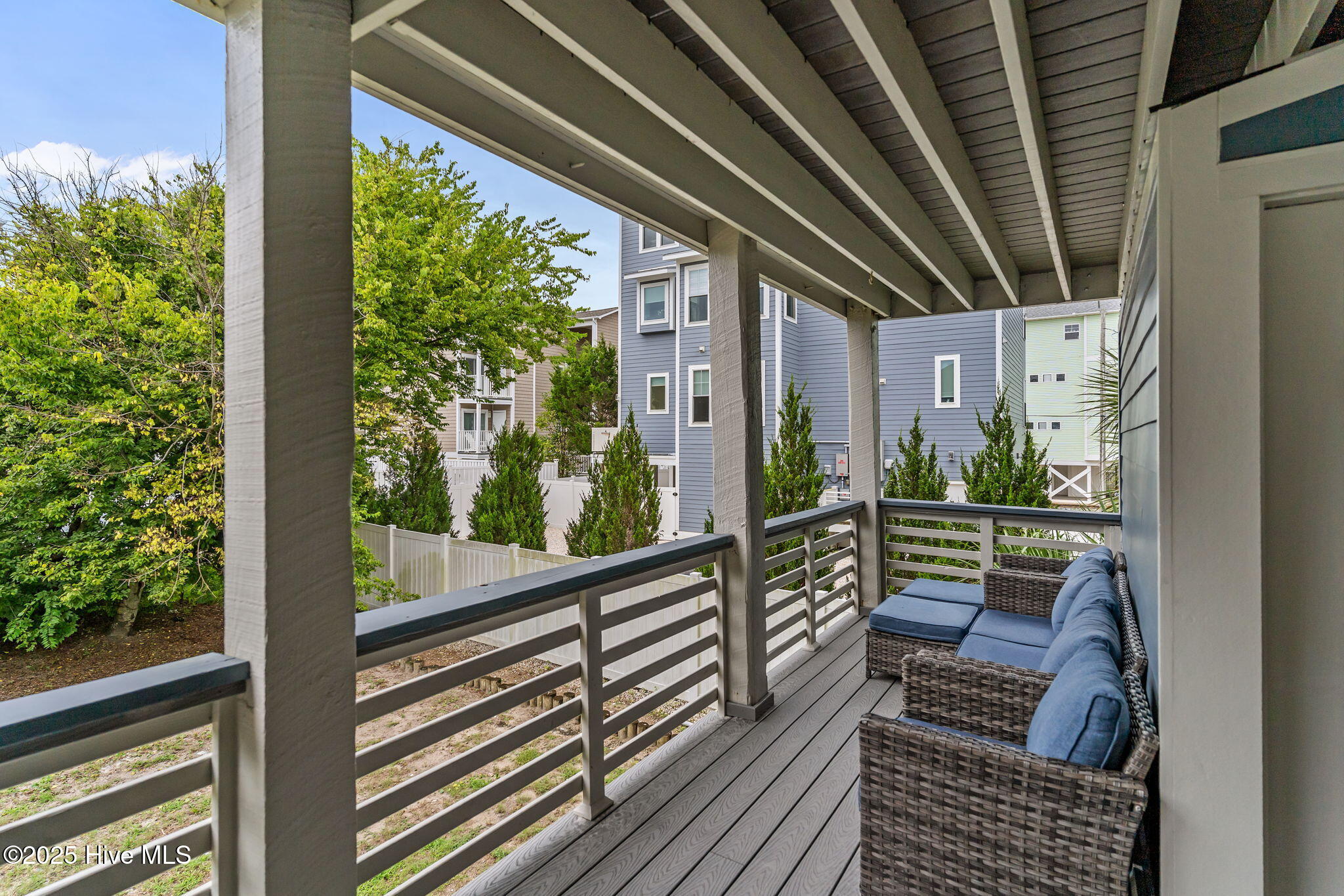 100526073 | Photo 53