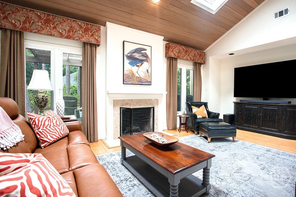 Photo 3 of Single family home for sale at 2 Bray Ln, Savannah, GA 31411 | MLS# SA362530 | Listing updated on 2026-10-20