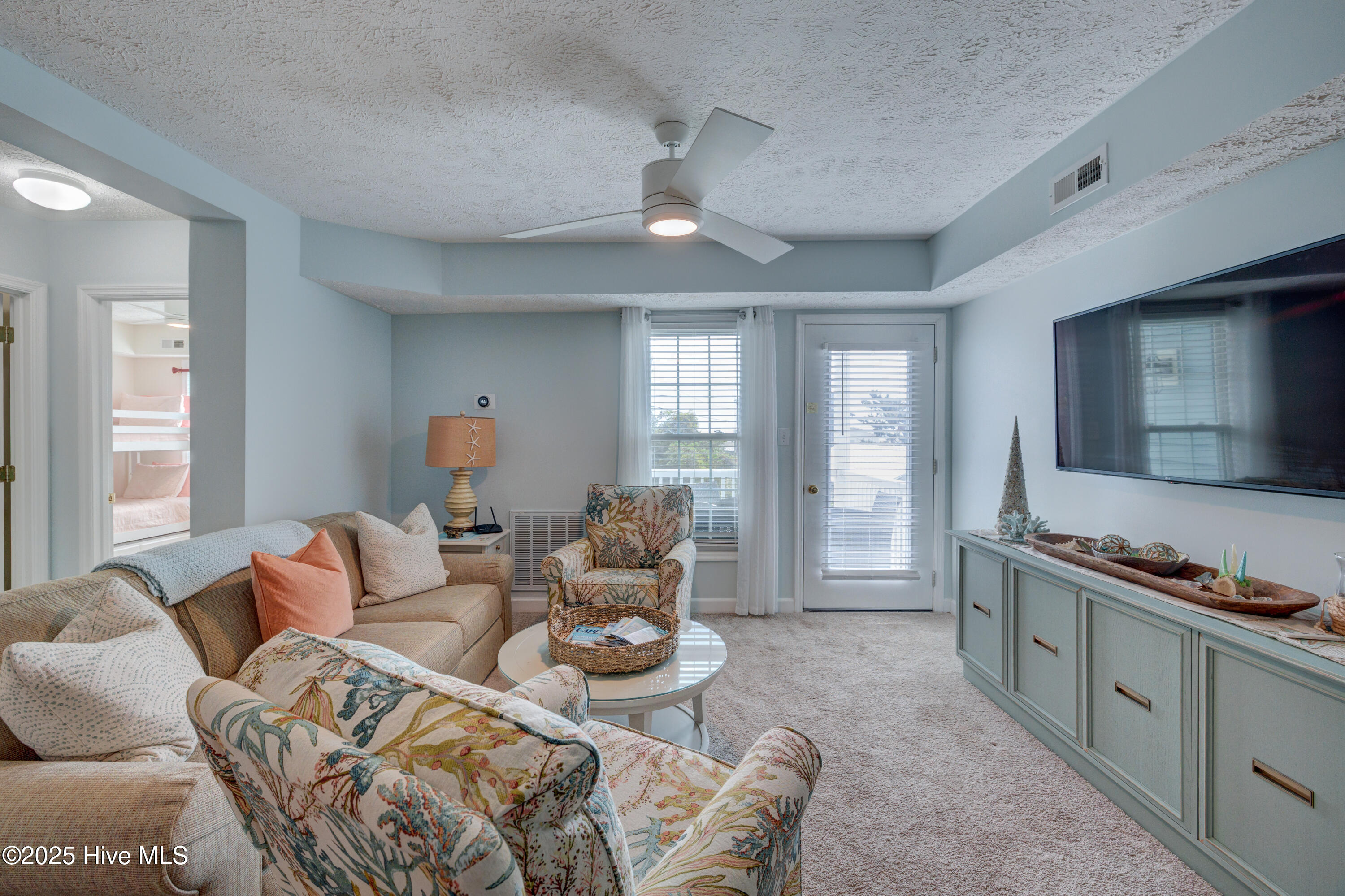 100498855 | Photo 16