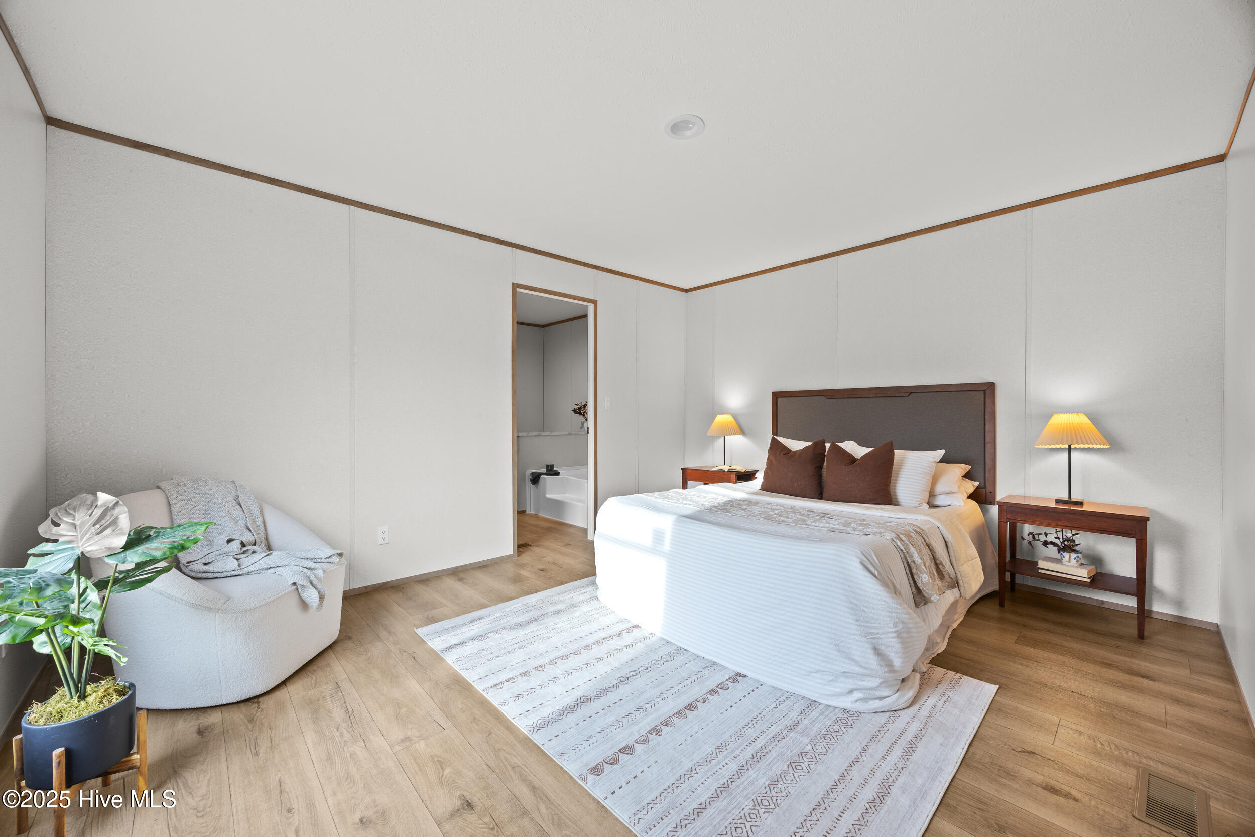 100546833 | Photo 15