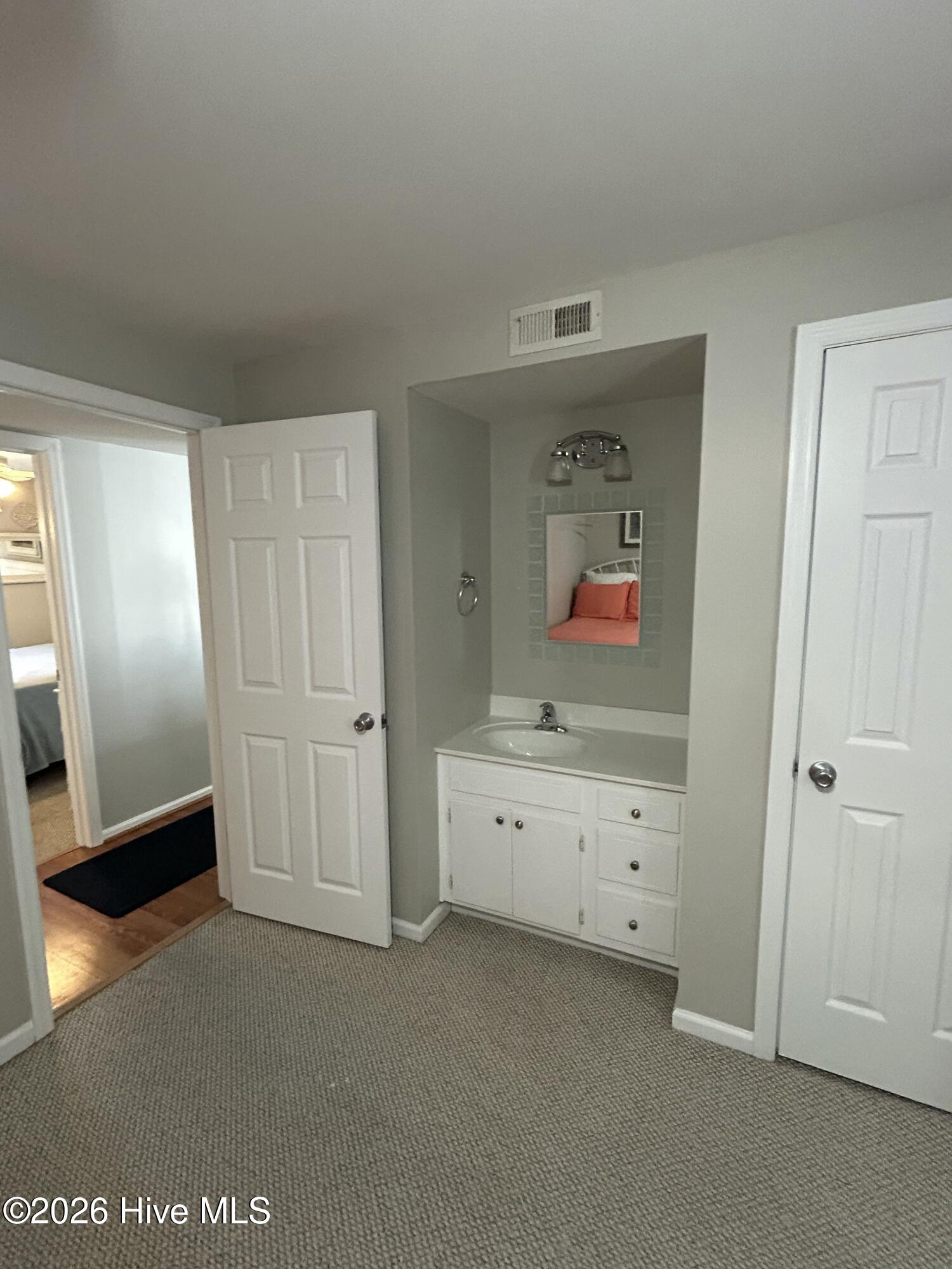 100560284 | Photo 24