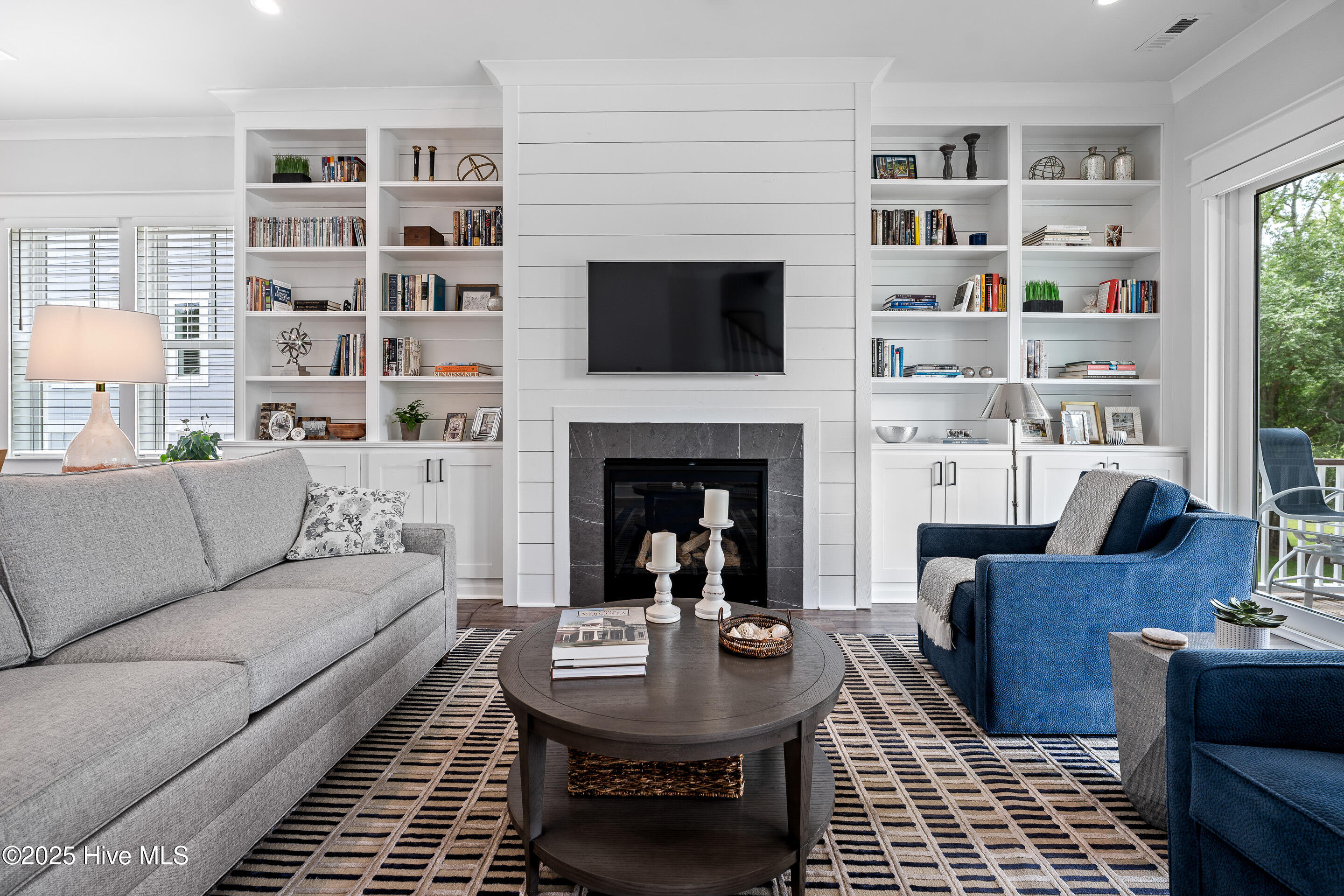 100547511 | Photo 24