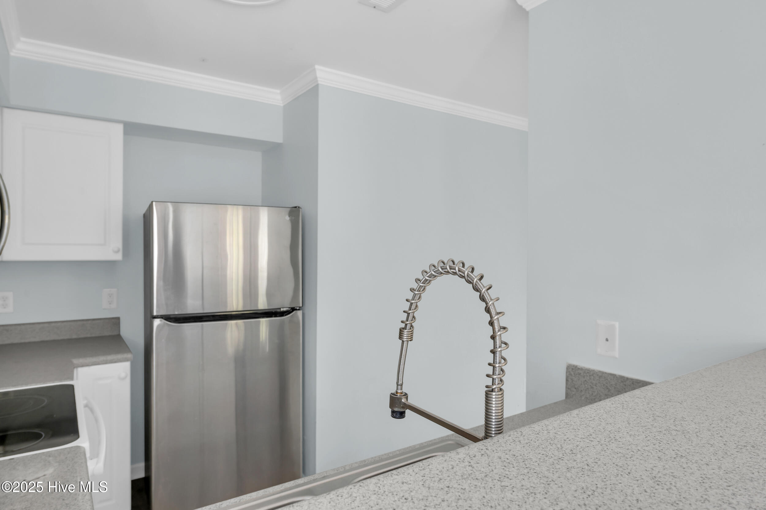 100543568 | Photo 12