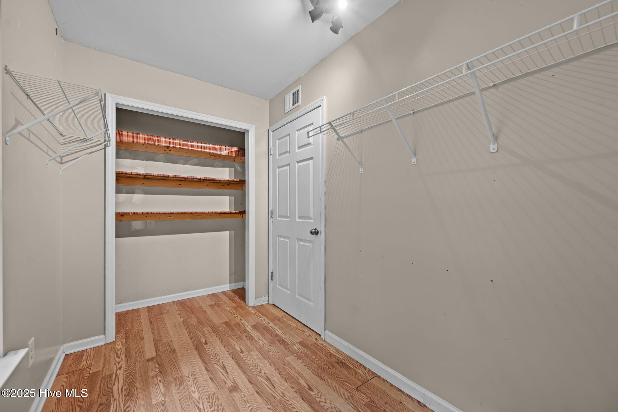 100522218 | Photo 27