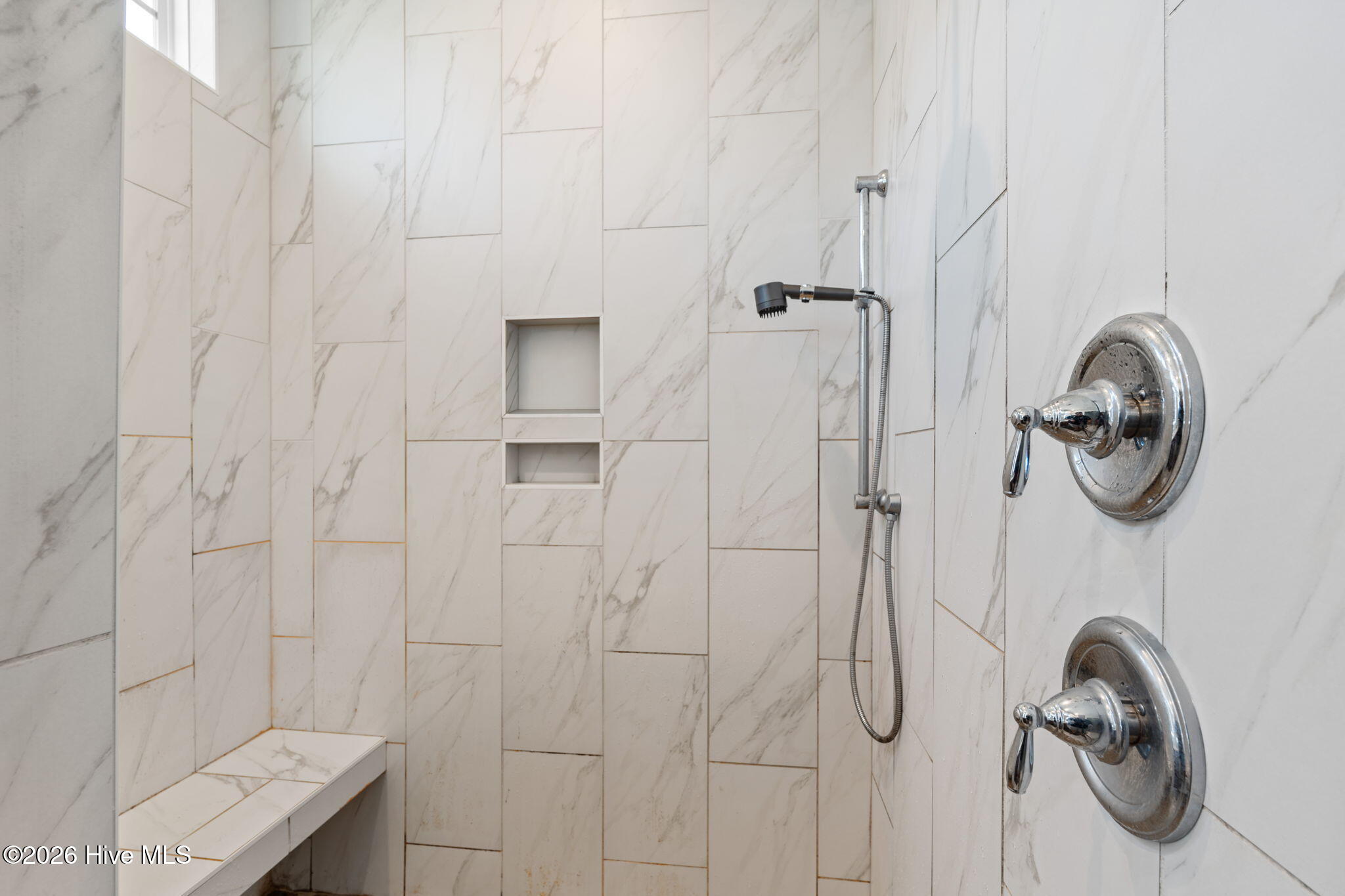 100564943 | Photo 40