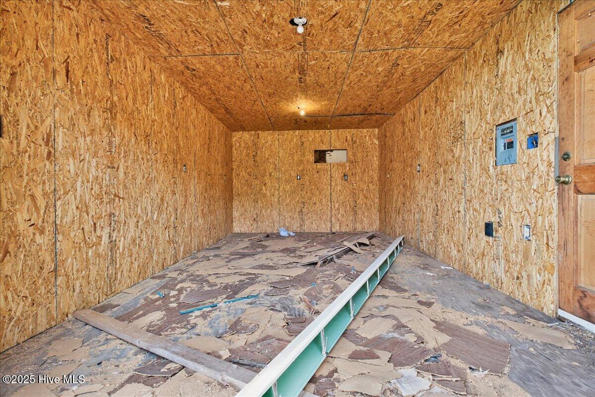 100543230 | Photo 39