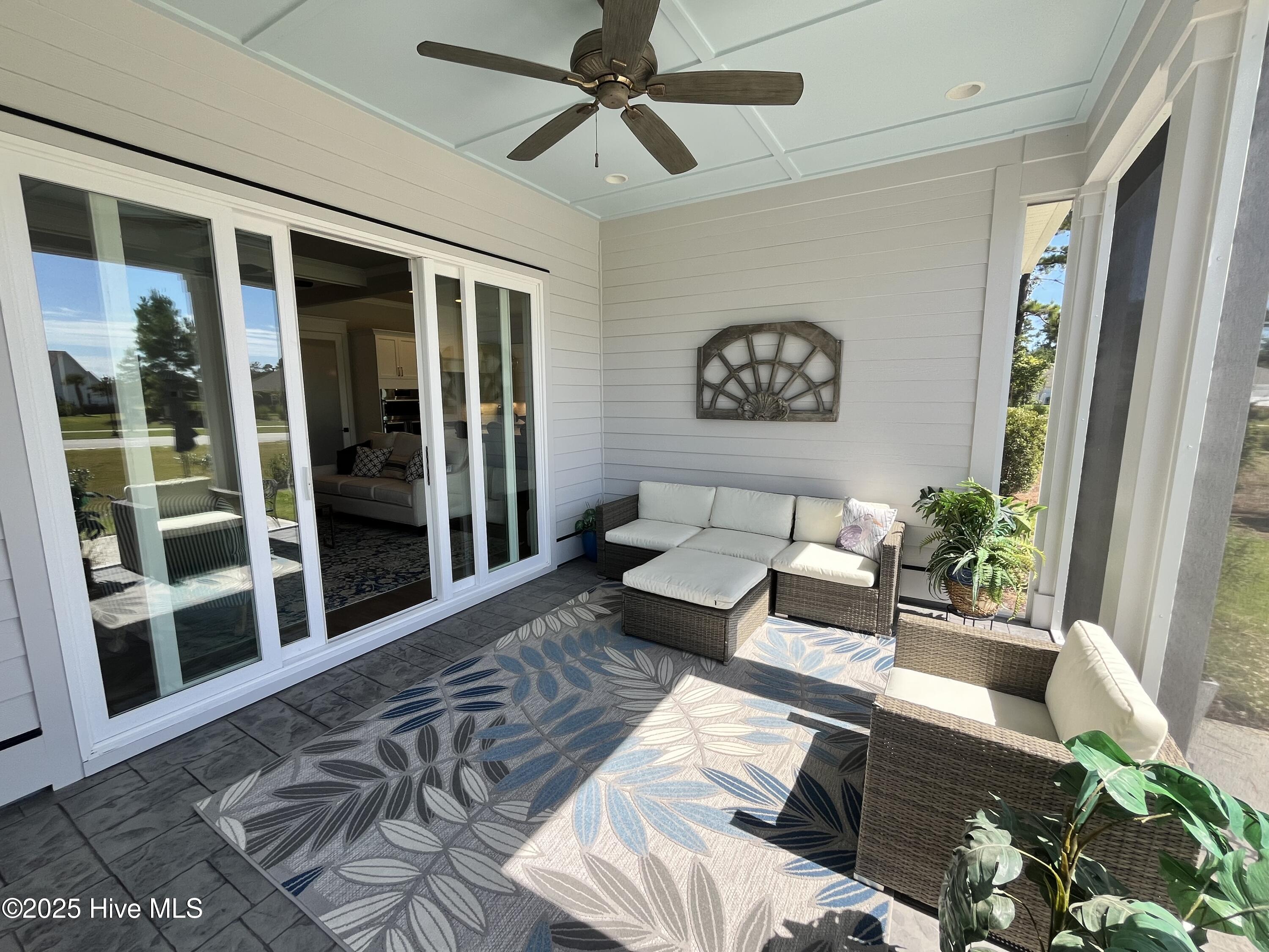 100478560 | Photo 27