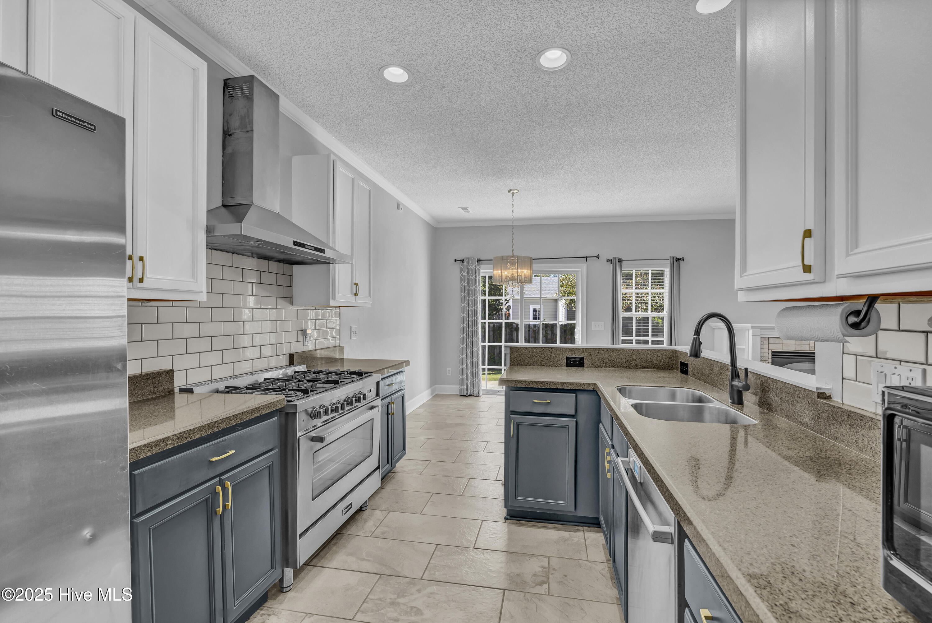 100540259 | Photo 11