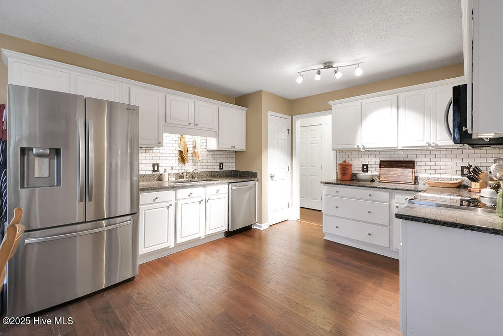 164 Morgan Cove Drive, Burgaw, NC 28425 – photo 13: 164MorganCoveDrive-13