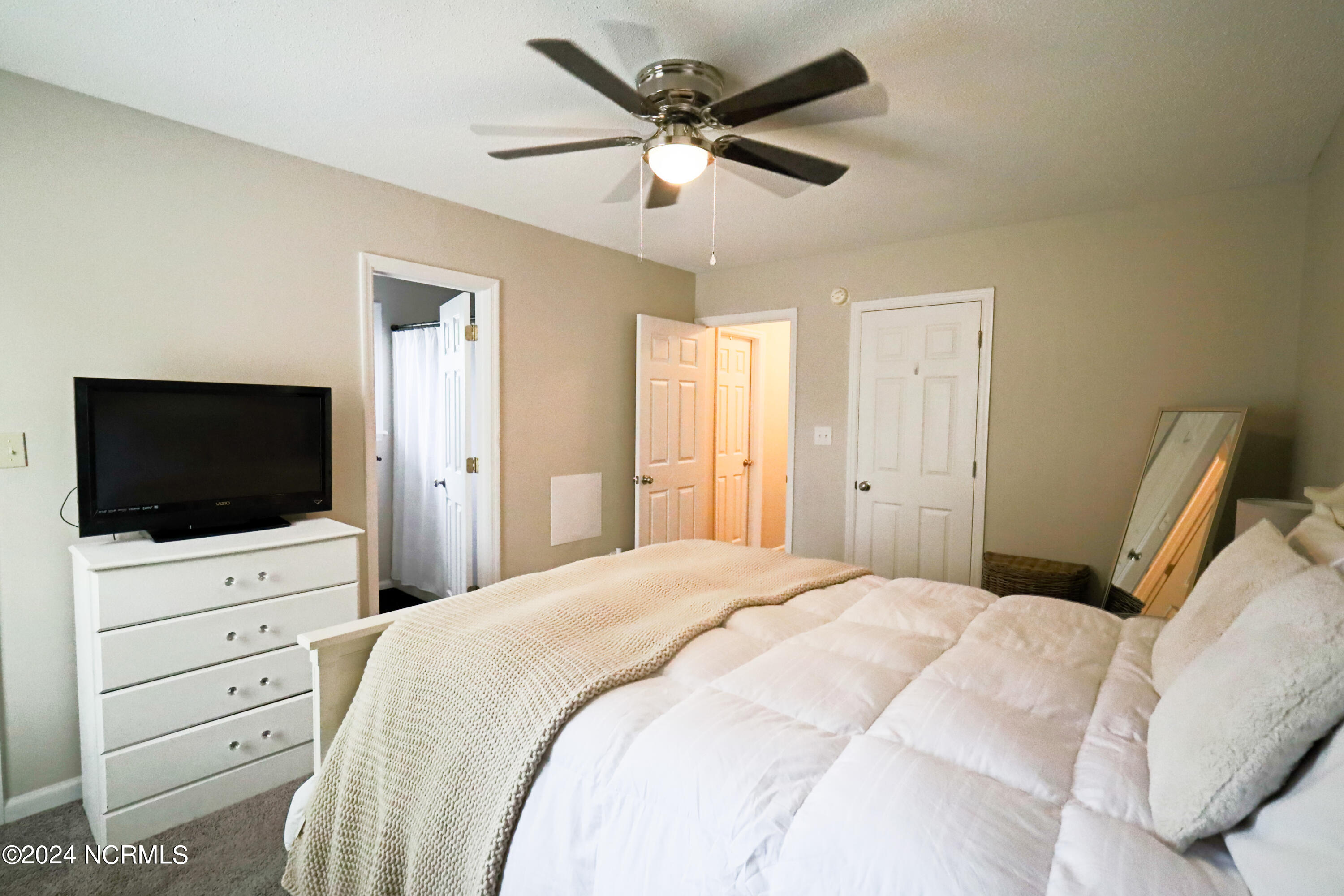 100558386 | Photo 27