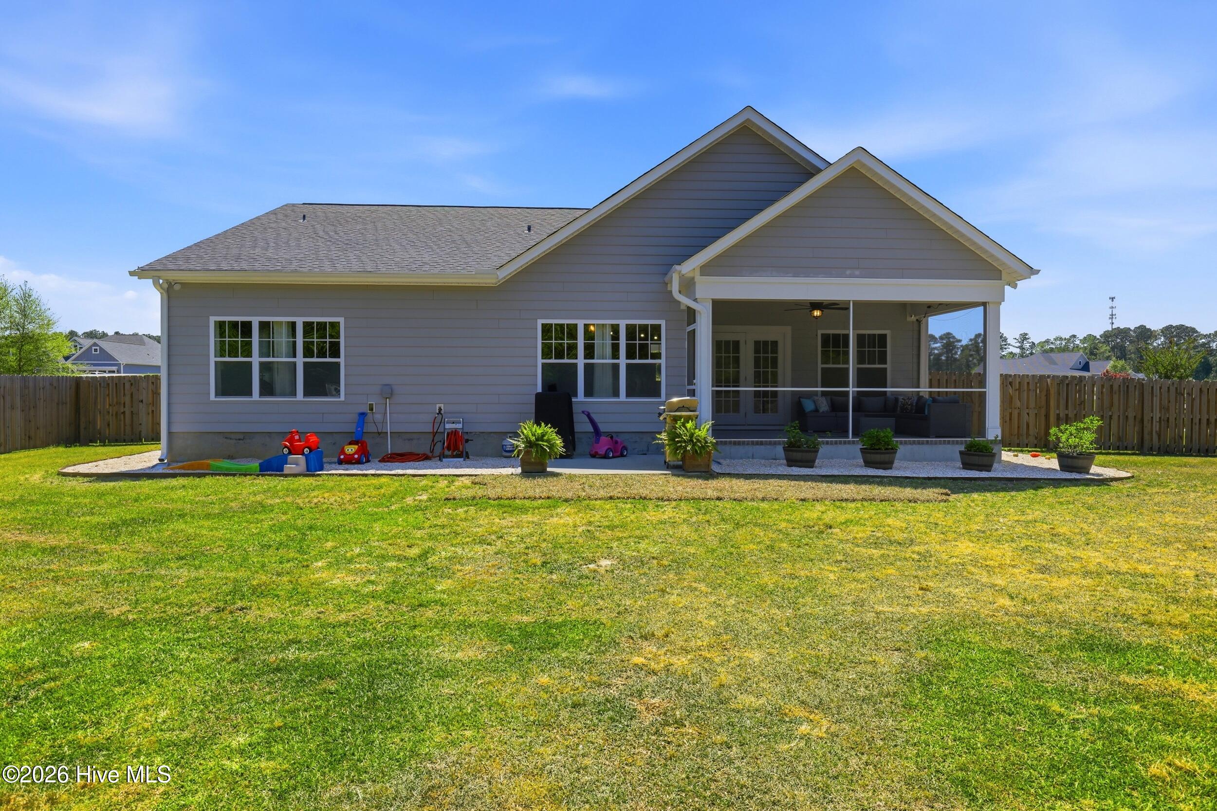 100569214 | Photo 38