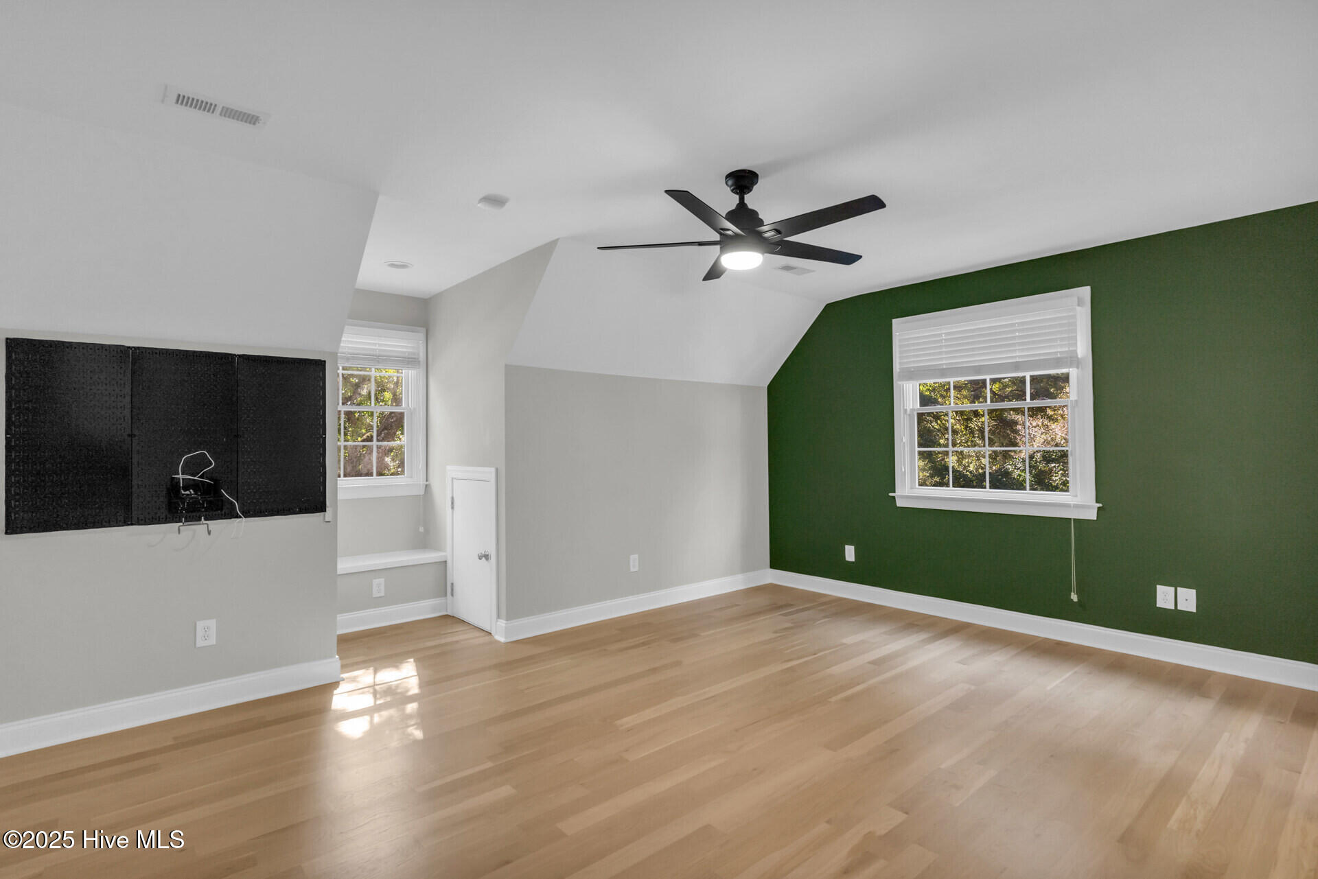 100532167 | Photo 43