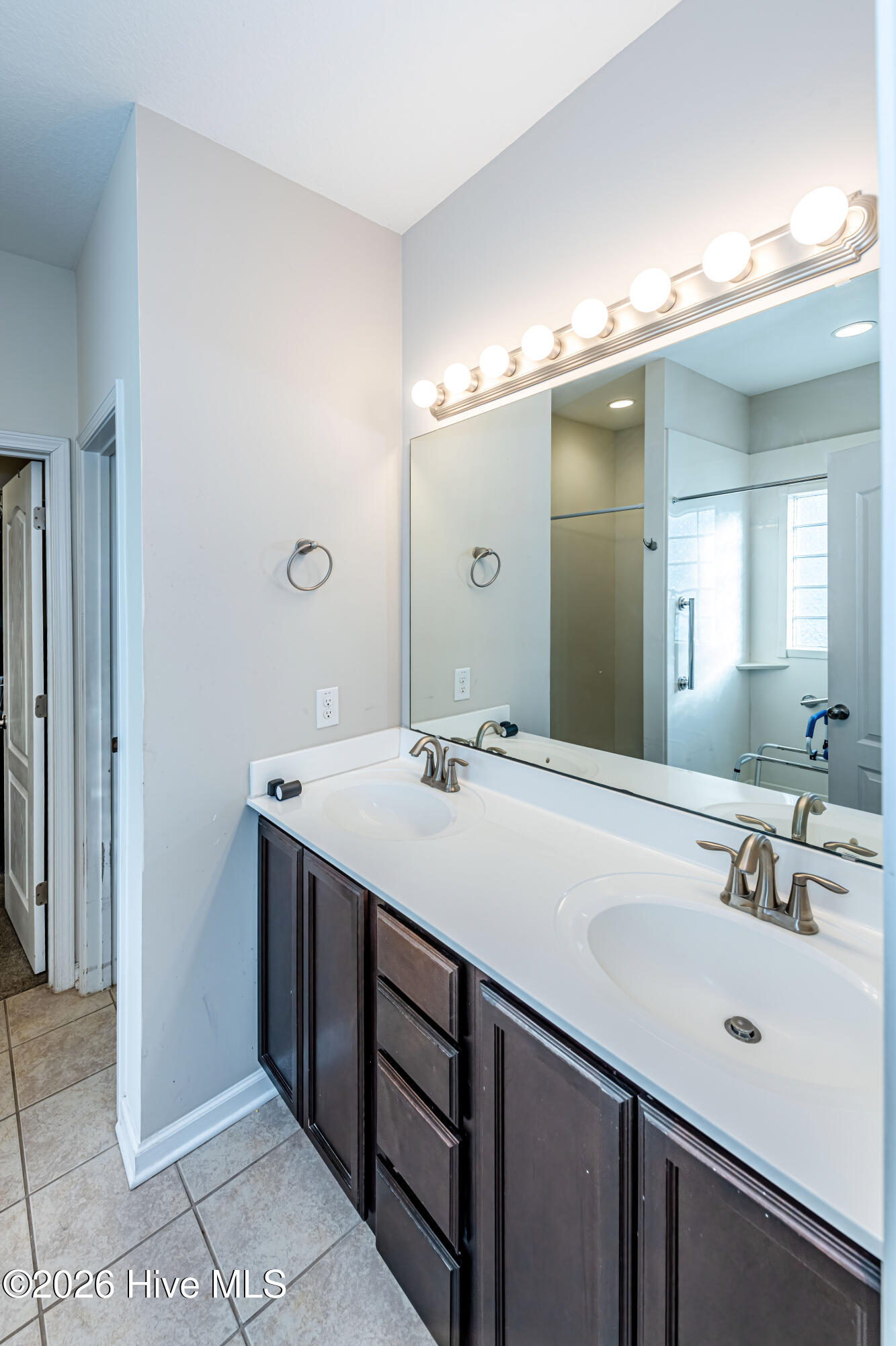 100549847 | Photo 52