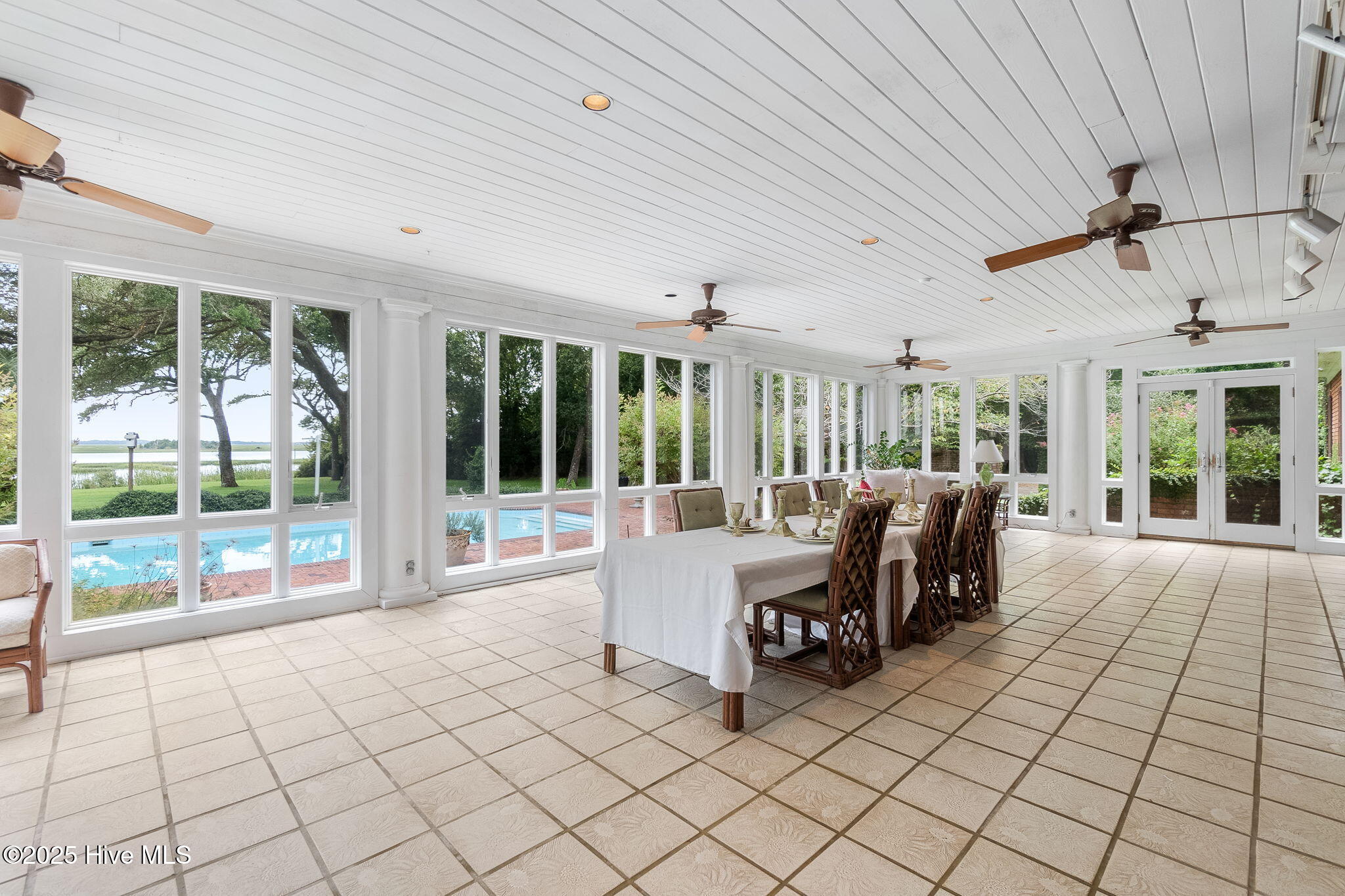 100528330 | Photo 31