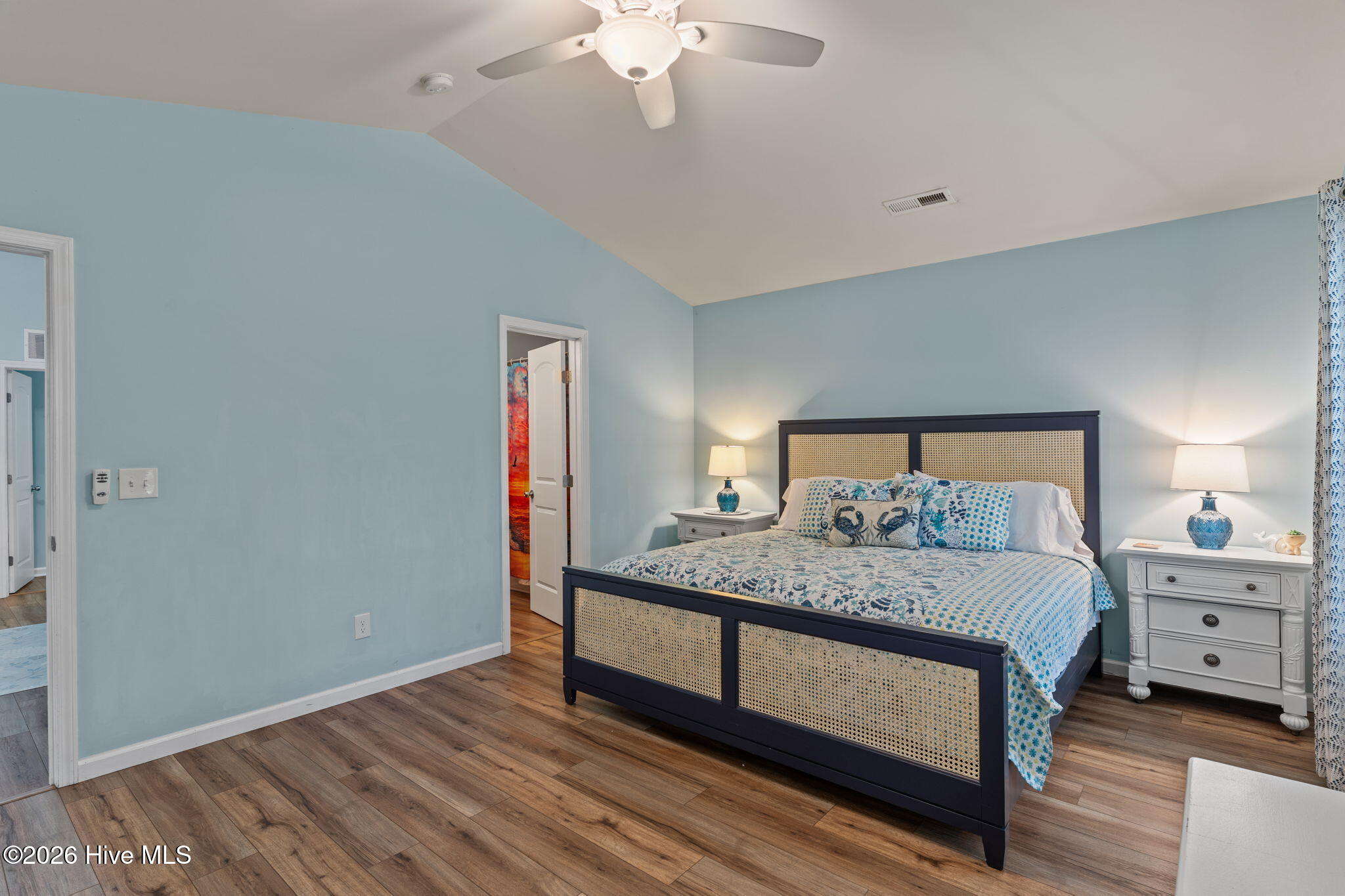 100564480 | Photo 27