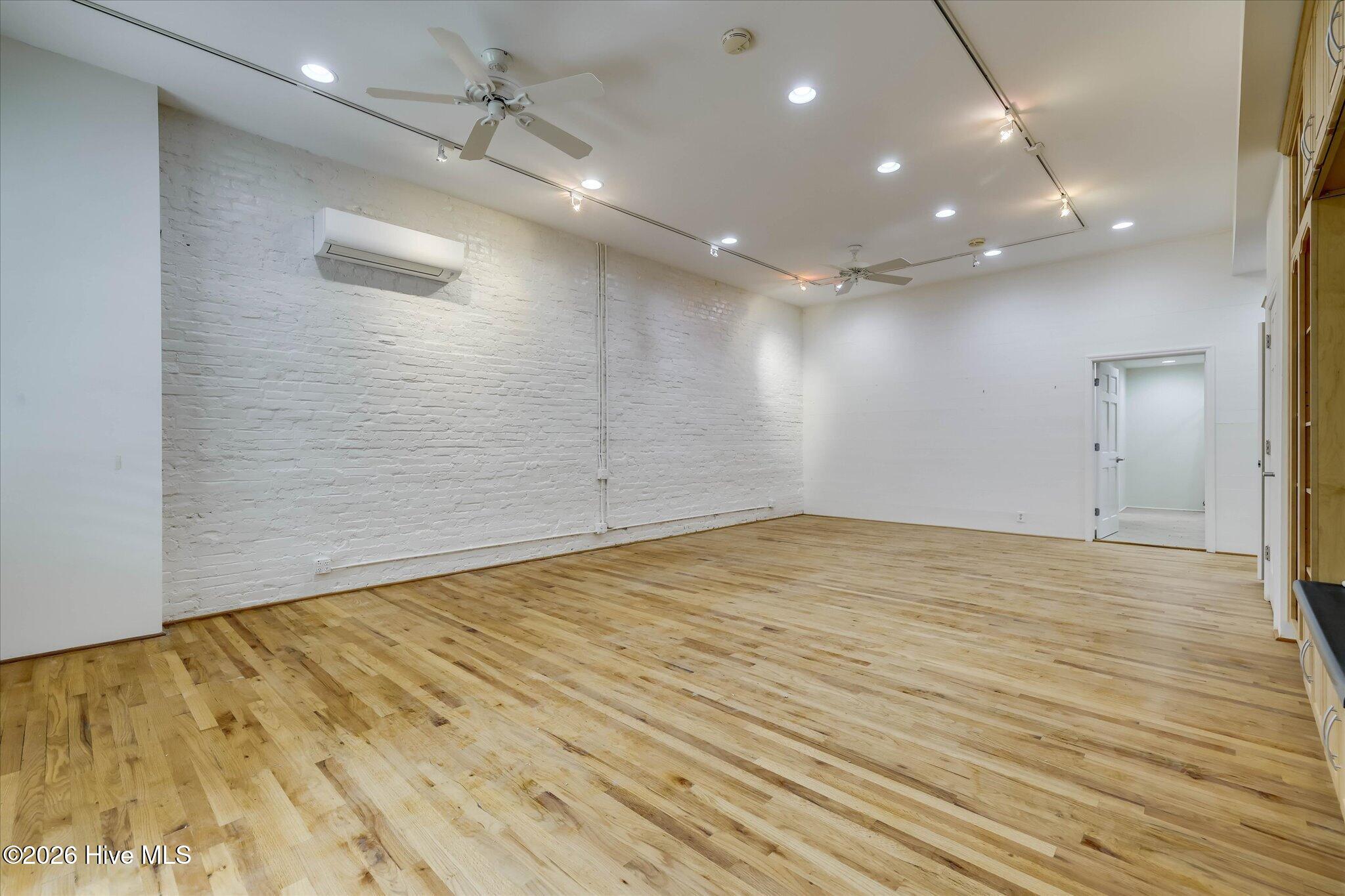 150 Fairfield St bedroom