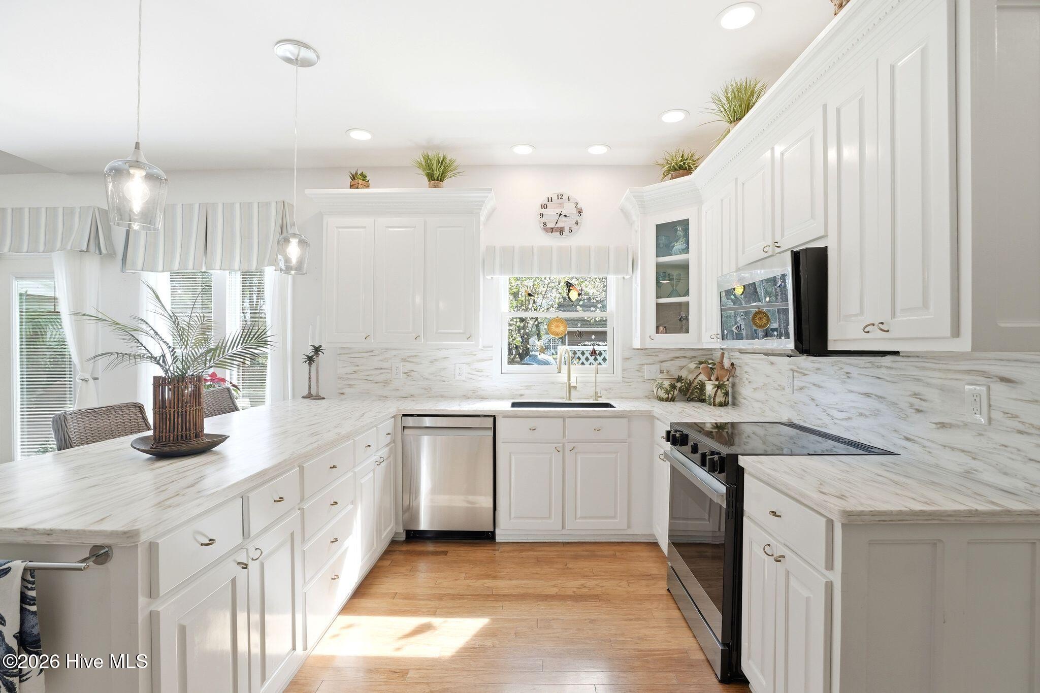 100562412 | Photo 15