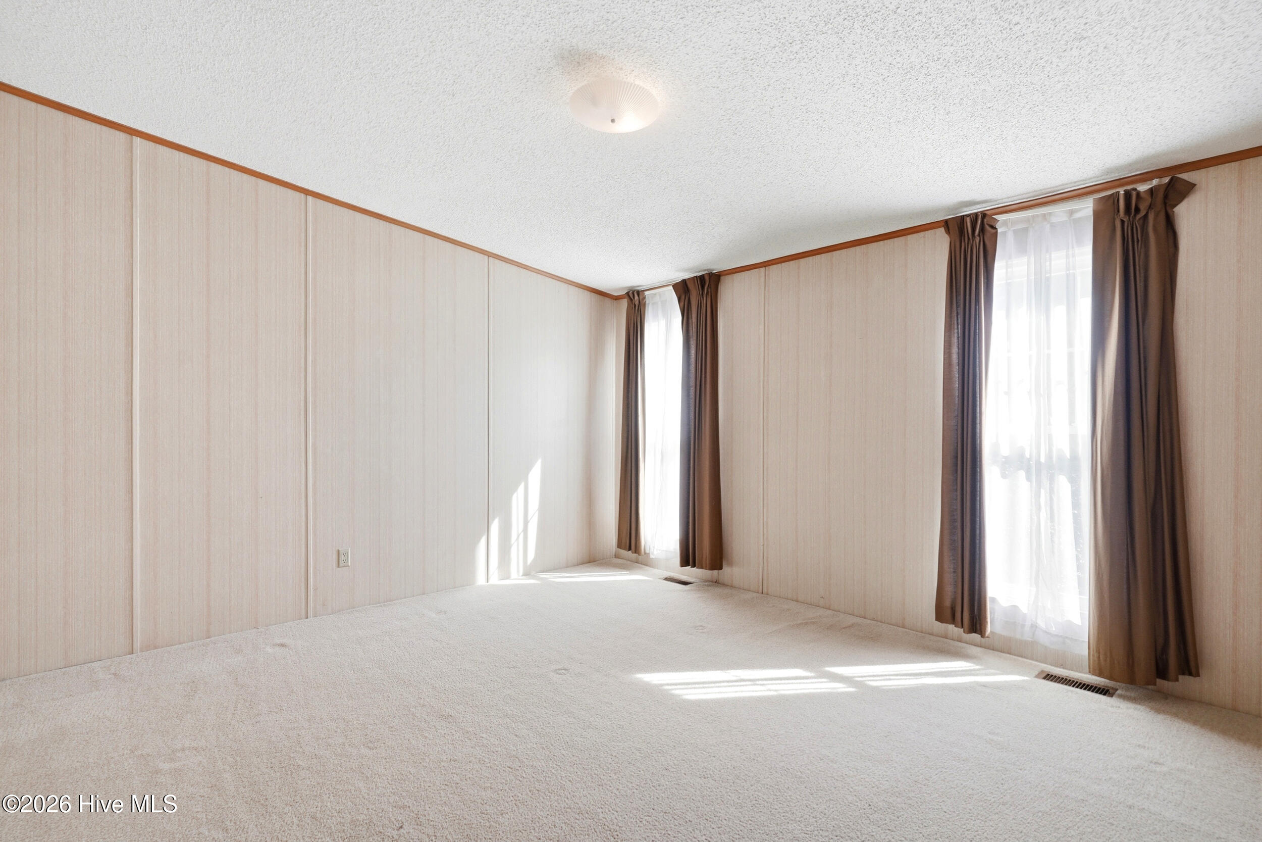 100584349 | Photo 22