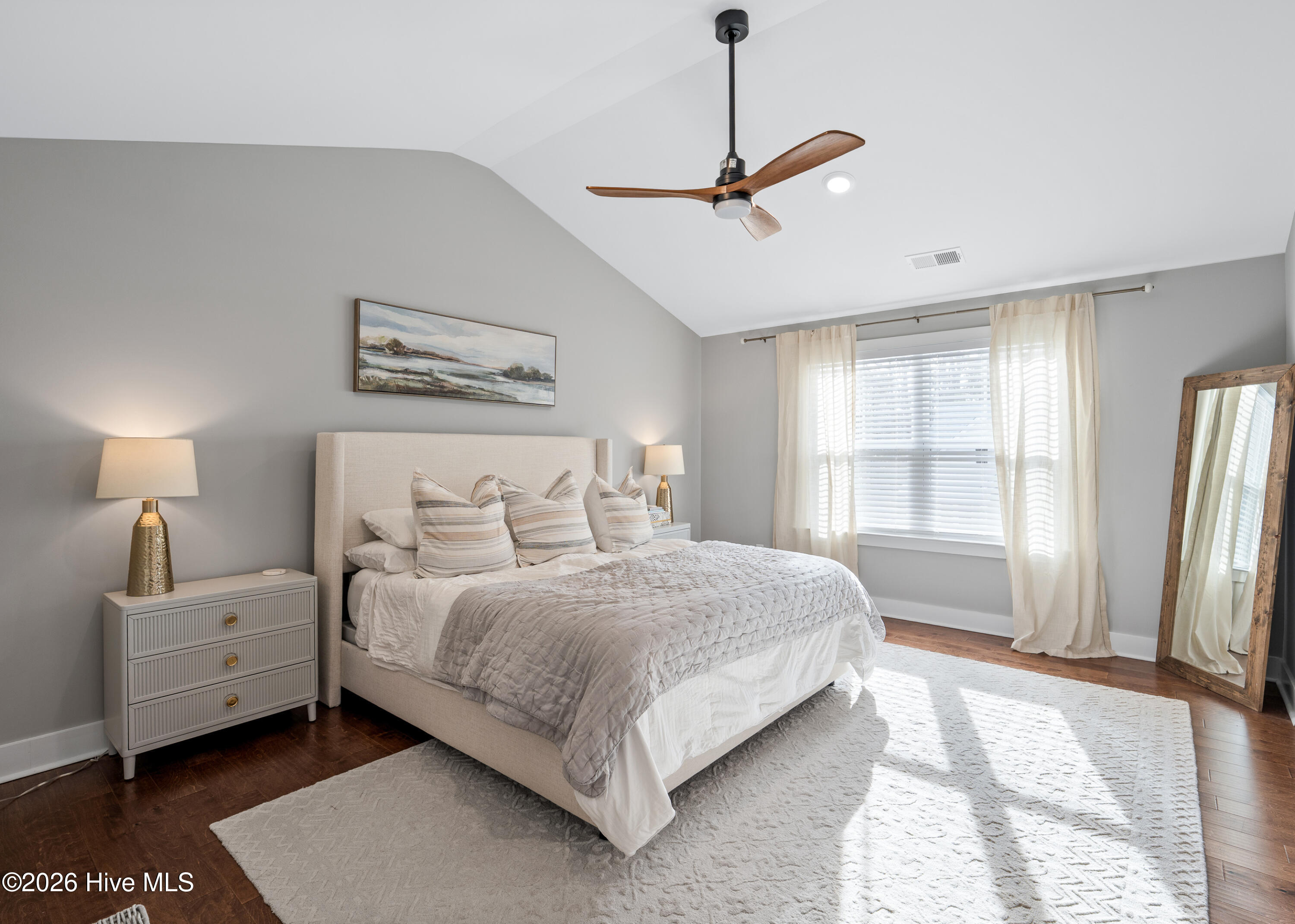 100548609 | Photo 29