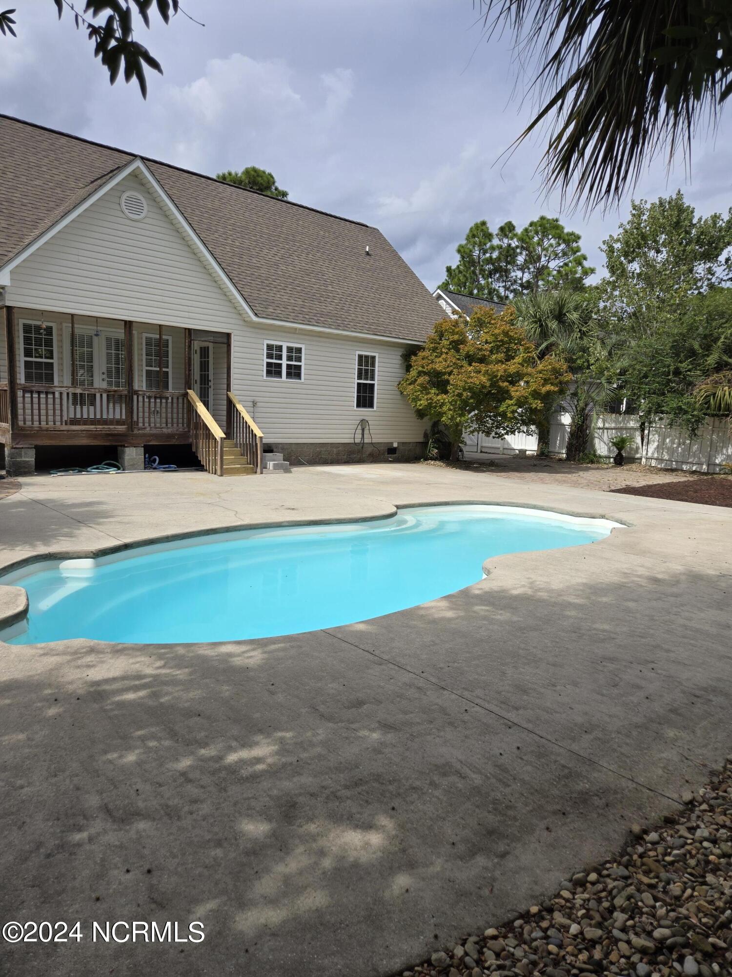 100465743 | Photo 65