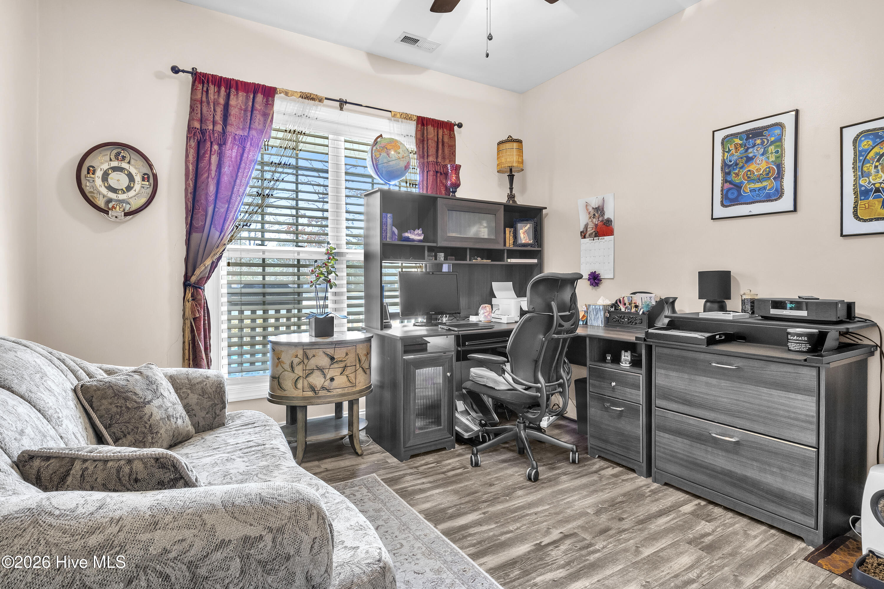 100561283 | Photo 25