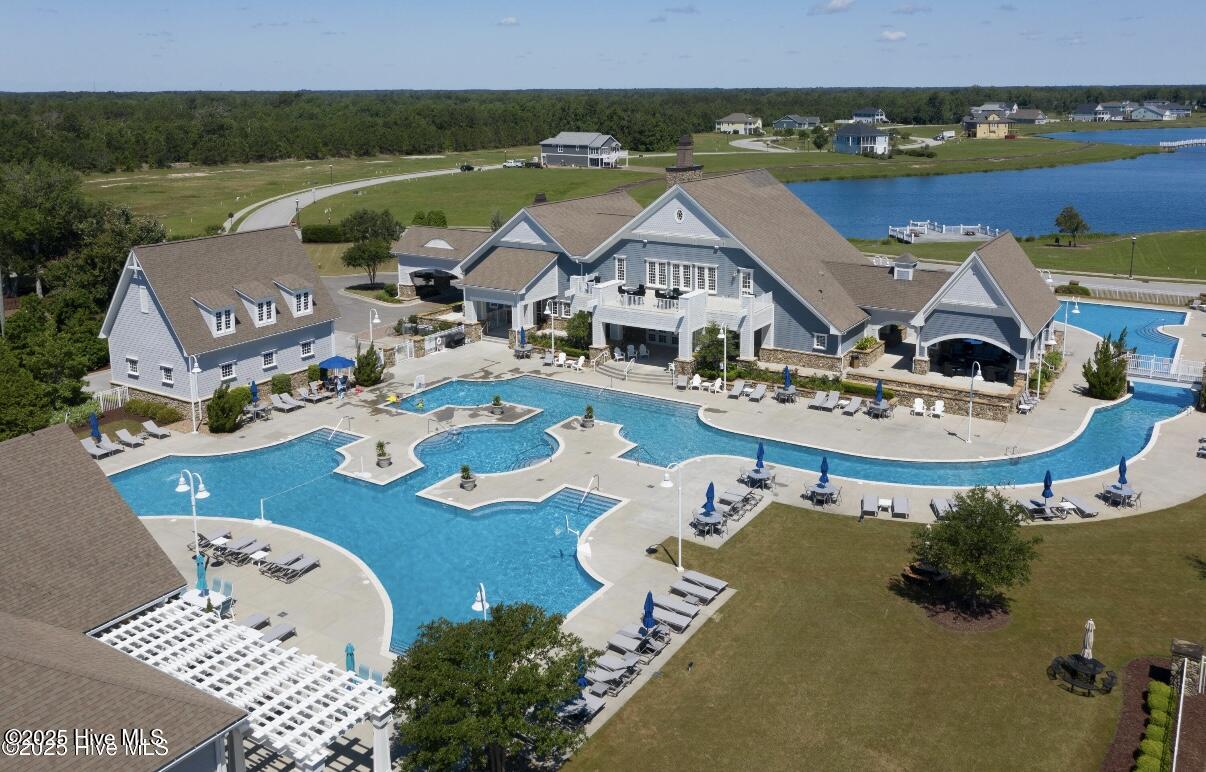 100537185 | Photo 44