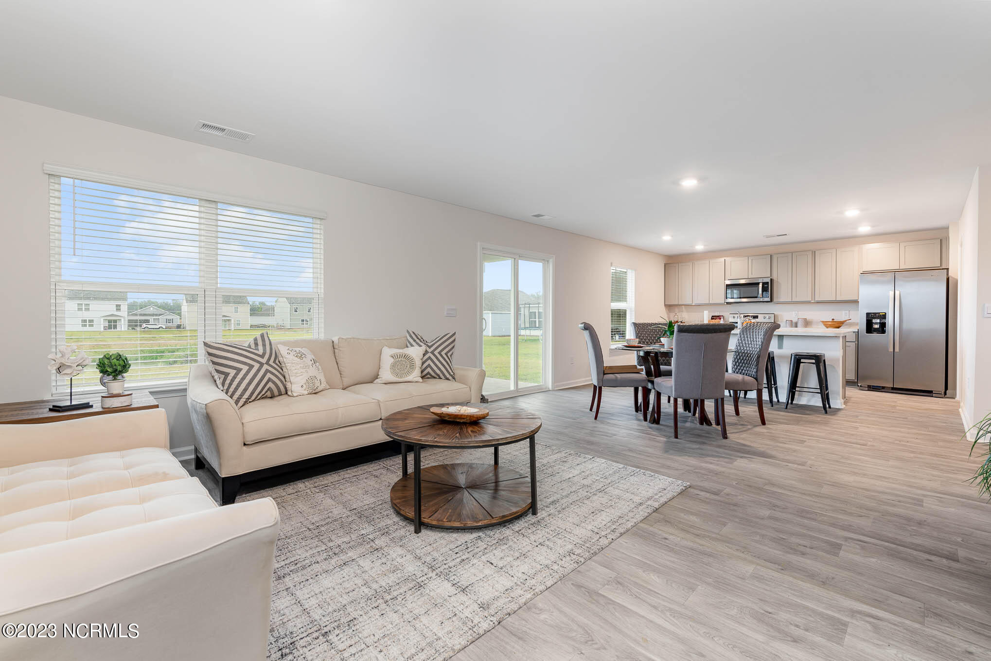 100529753 | Photo 18