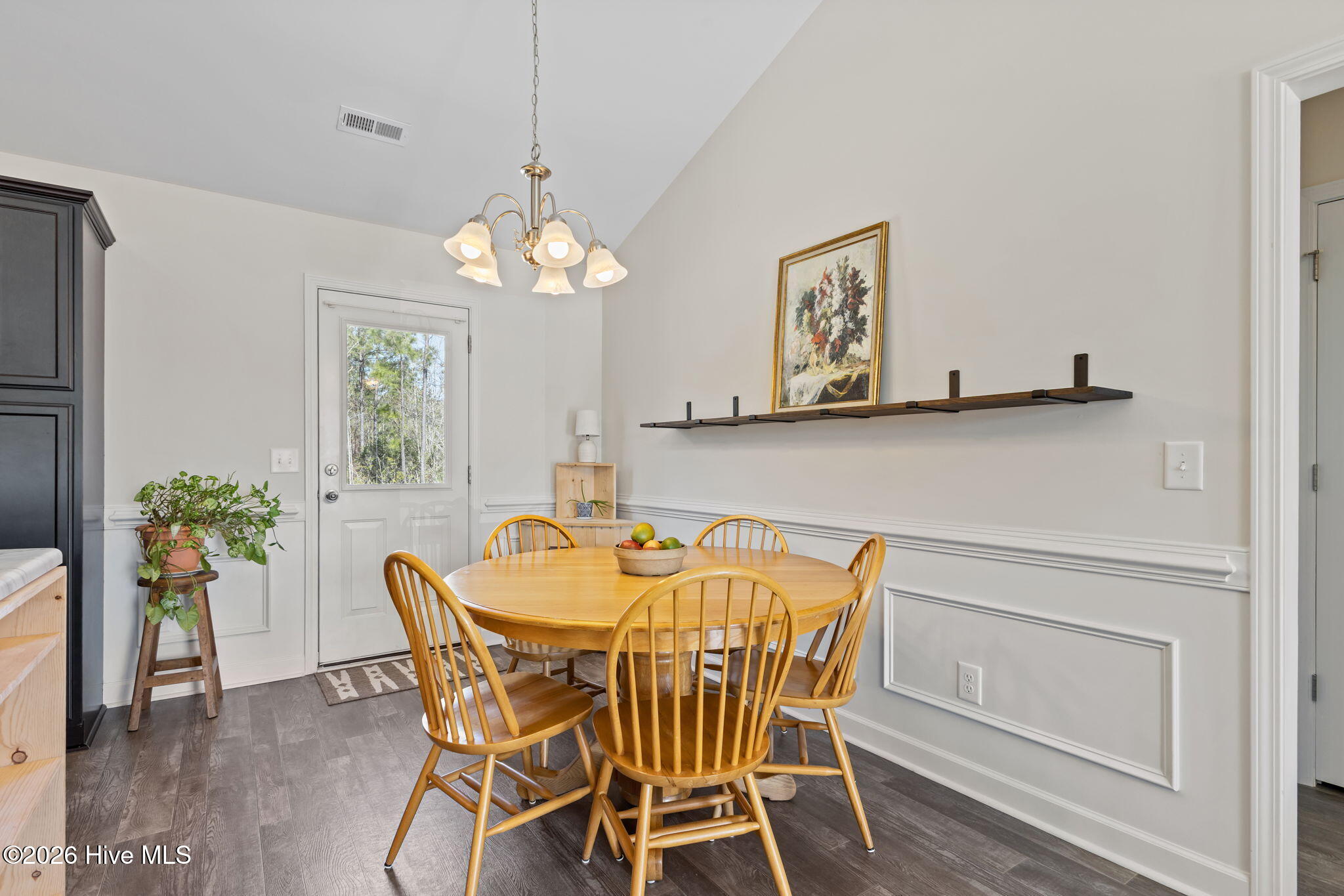 100563188 | Photo 16