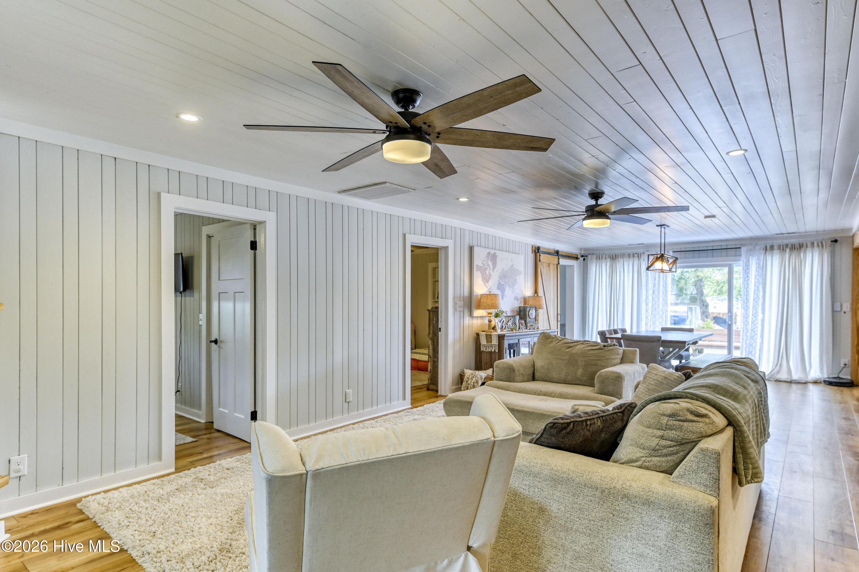 100566355 | Photo 15