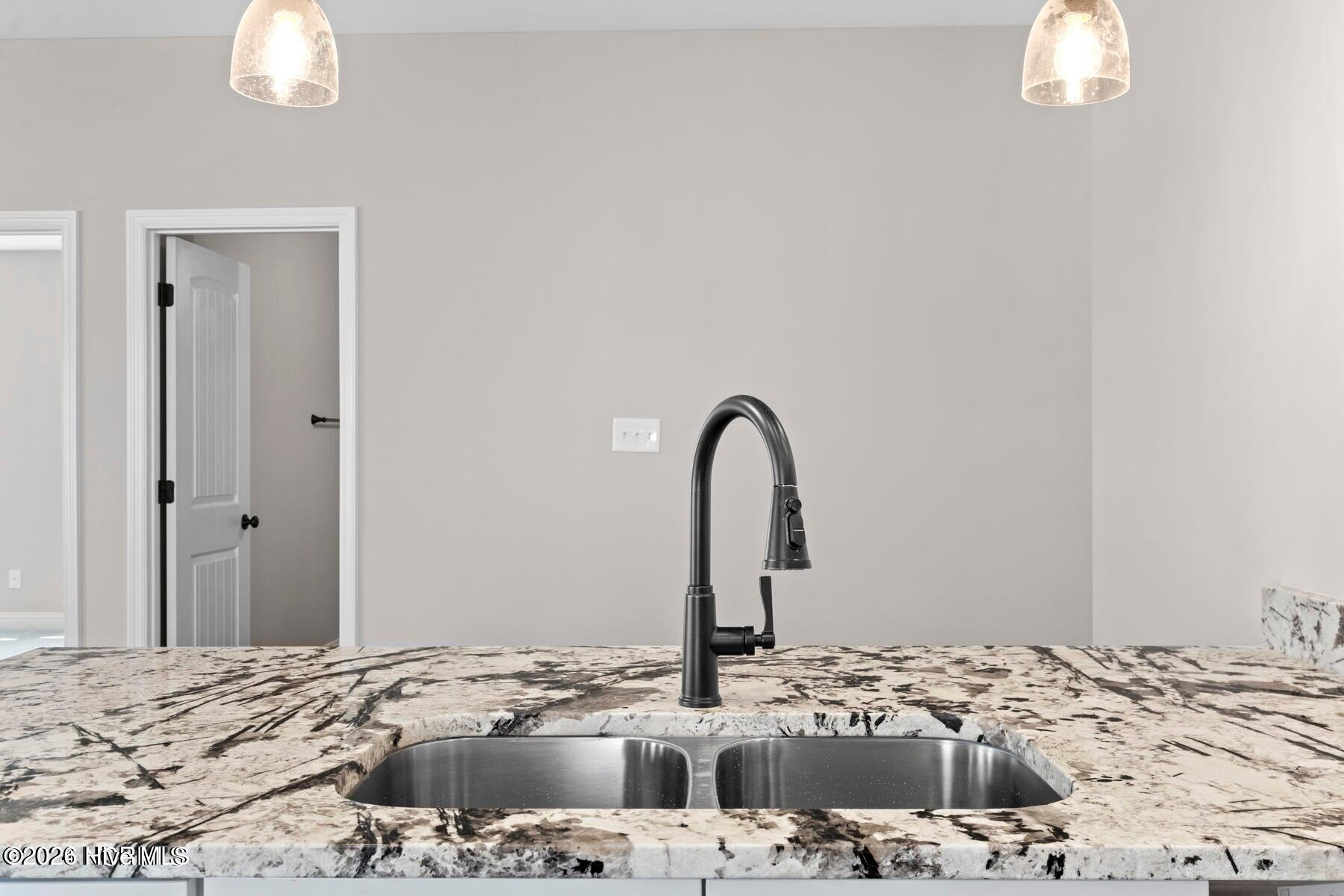 100559234 | Photo 16